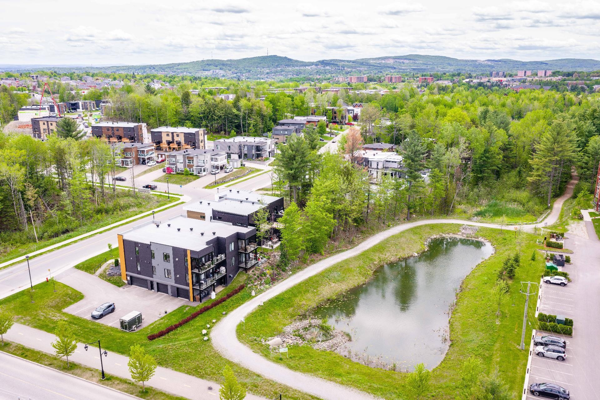 









572

 - 578


Rue du Chardonnay

,
Sherbrooke (Les Nations),




QC
J1L0K1

