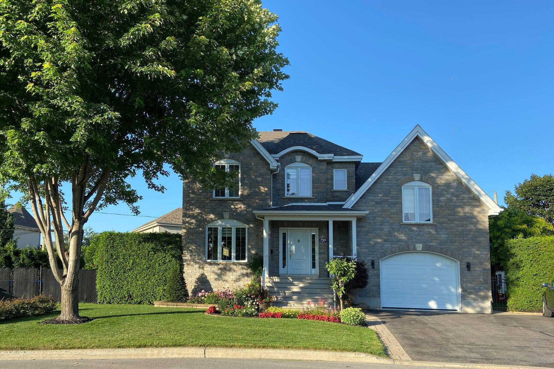 









739


Rue Aragon

,
Beloeil,




QC
J3G6K9

