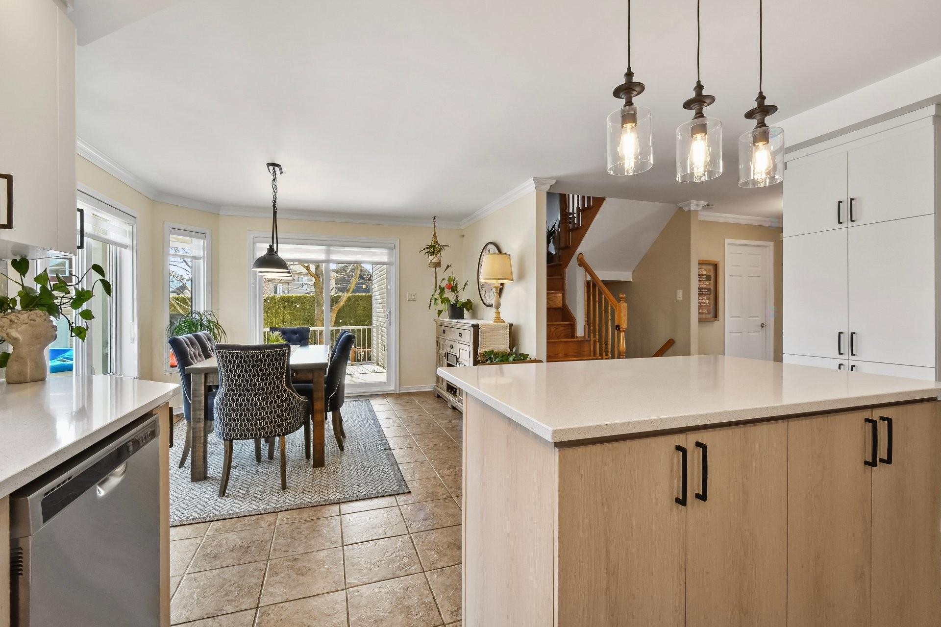 









739


Rue Aragon

,
Beloeil,




QC
J3G6K9

