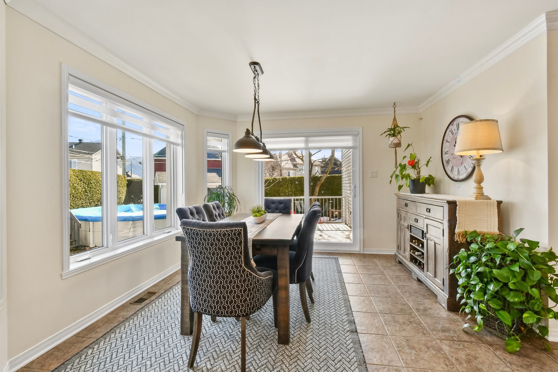 









739


Rue Aragon

,
Beloeil,




QC
J3G6K9

