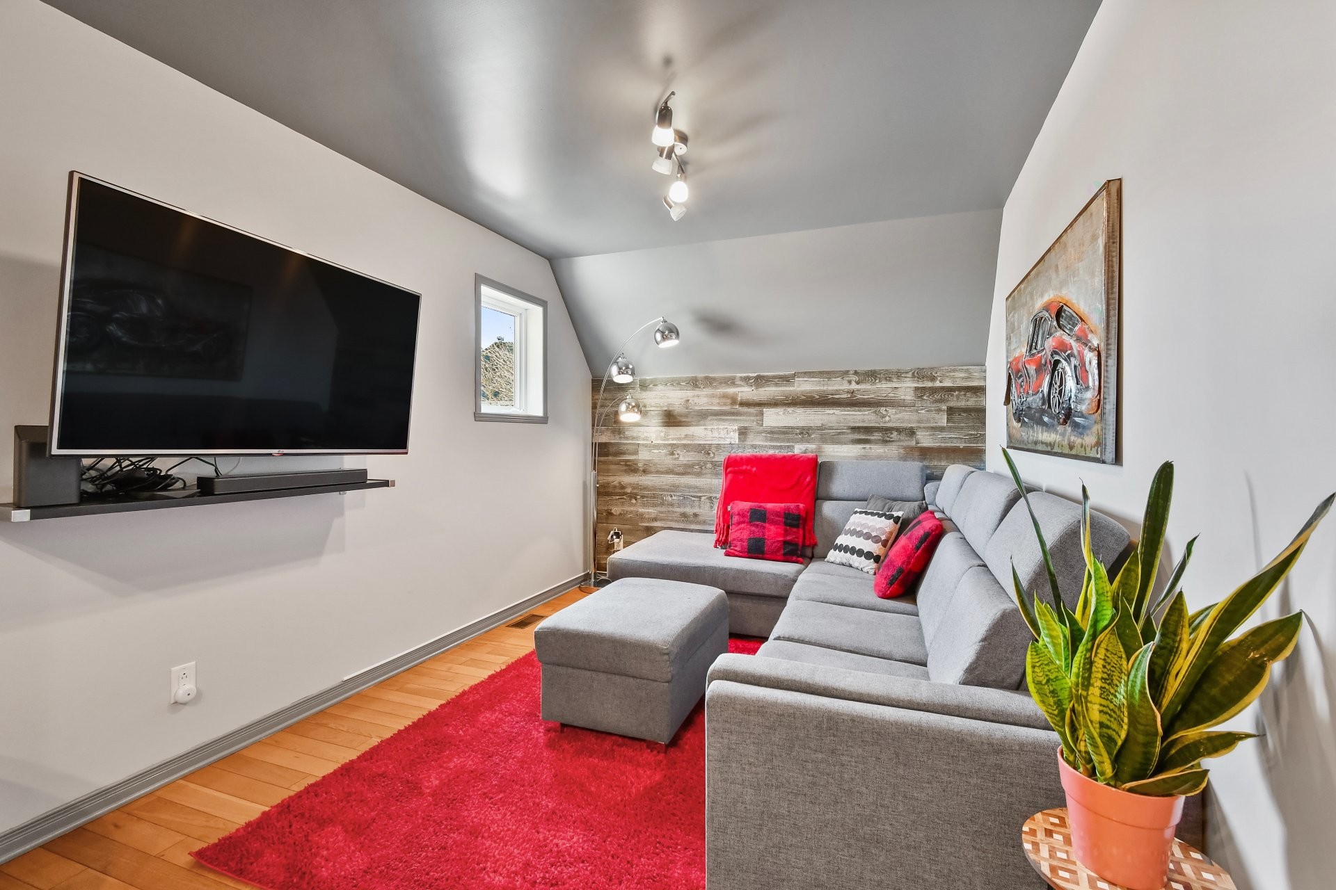 









739


Rue Aragon

,
Beloeil,




QC
J3G6K9

