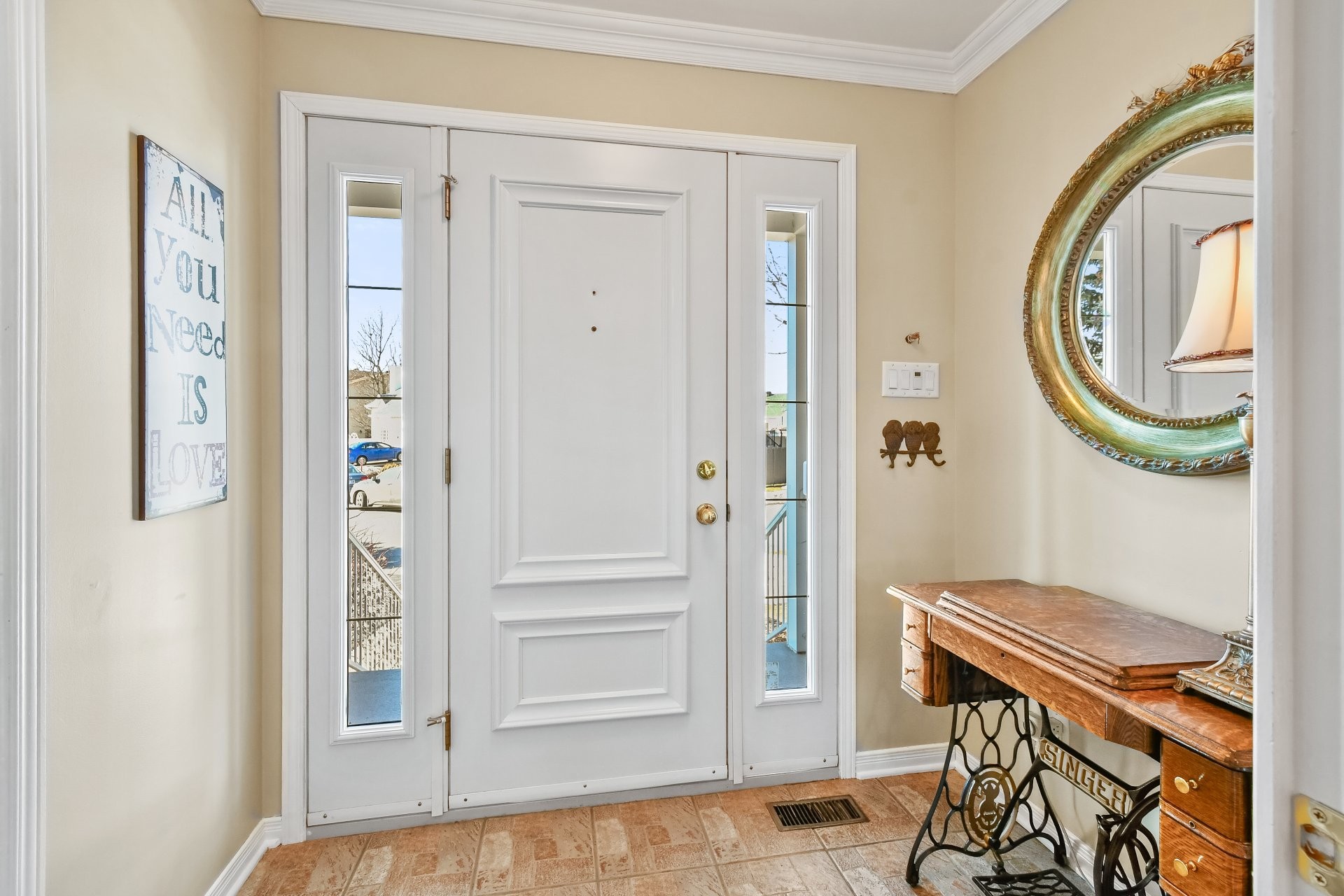 









739


Rue Aragon

,
Beloeil,




QC
J3G6K9

