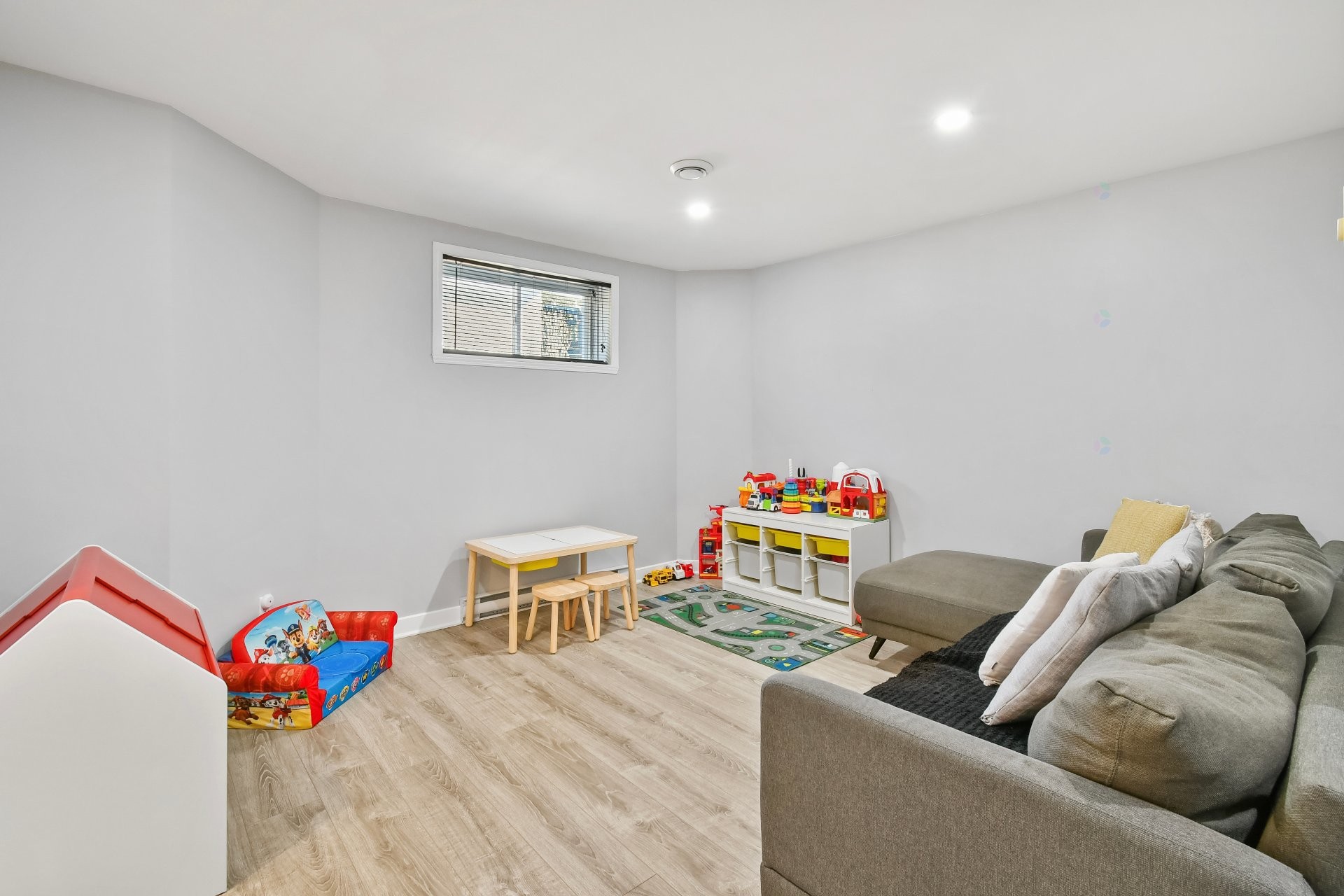 









739


Rue Aragon

,
Beloeil,




QC
J3G6K9

