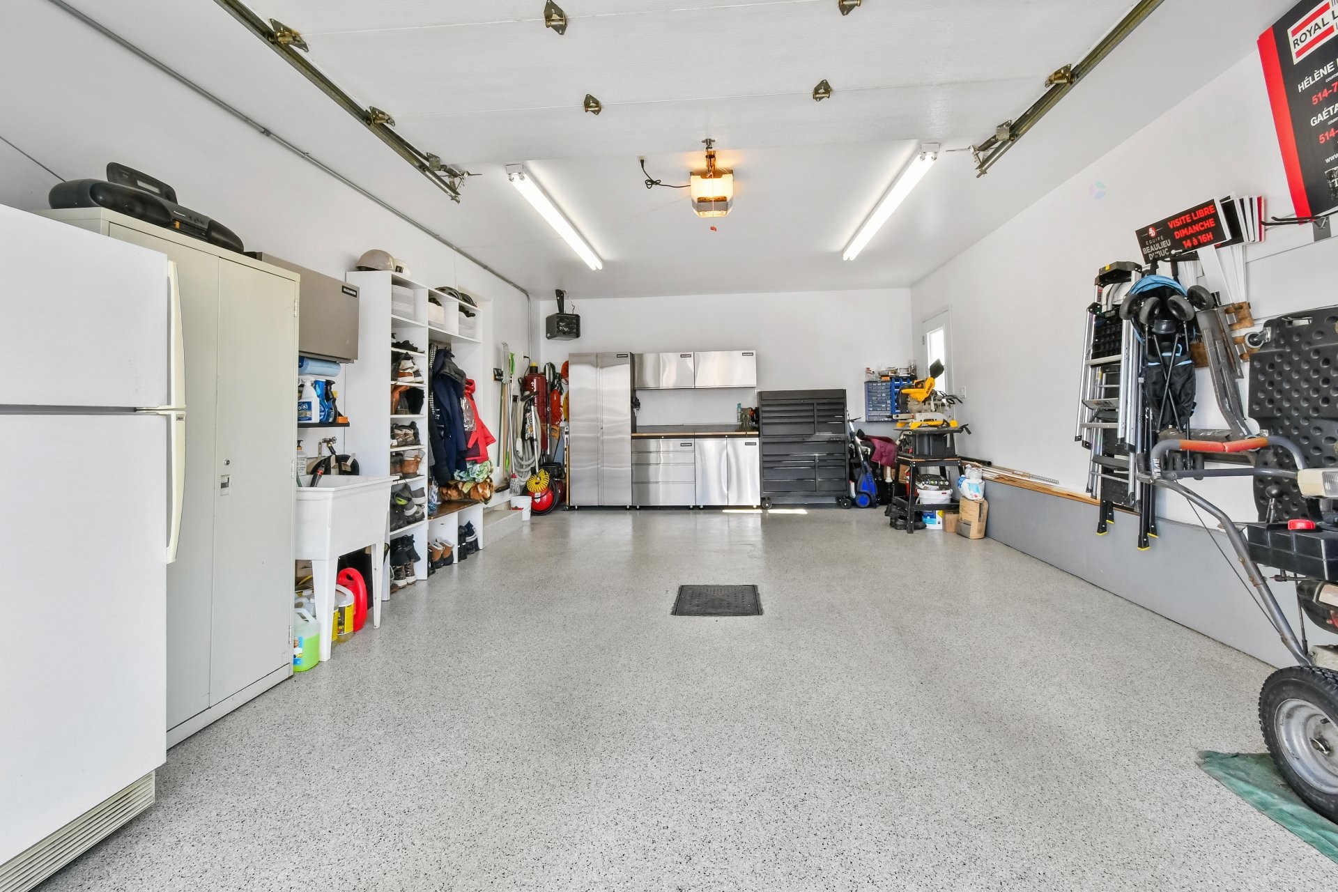 









739


Rue Aragon

,
Beloeil,




QC
J3G6K9

