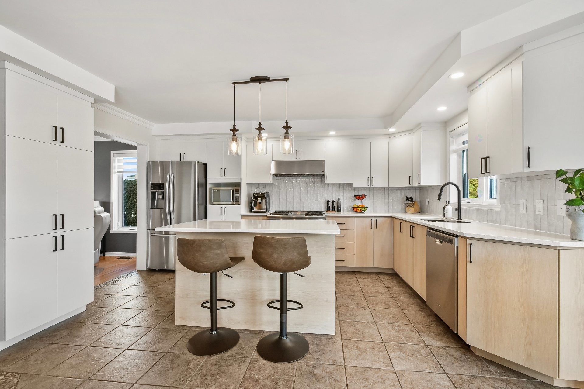 









739


Rue Aragon

,
Beloeil,




QC
J3G6K9

