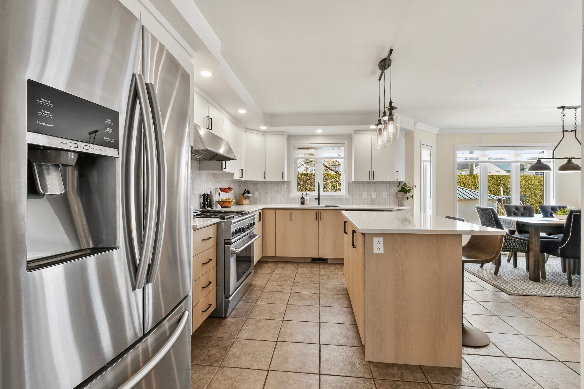 









739


Rue Aragon

,
Beloeil,




QC
J3G6K9

