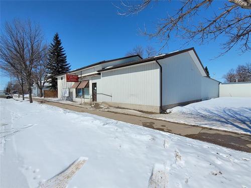 77 Dennis Street, Gladstone, Mb Operated as Jarvis Meats and Abattoir