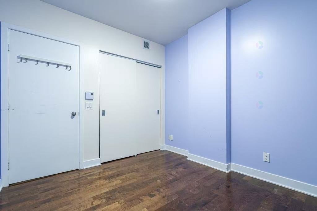 









1414


Rue Chomedey

, 209,
Montréal (Ville-Marie),




QC
H3H0A2

