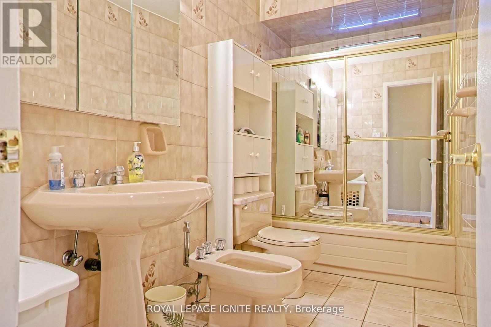 












3350 LEHIGH CRESCENT W

,
Mississauga,




Ontario
L4T1W8

