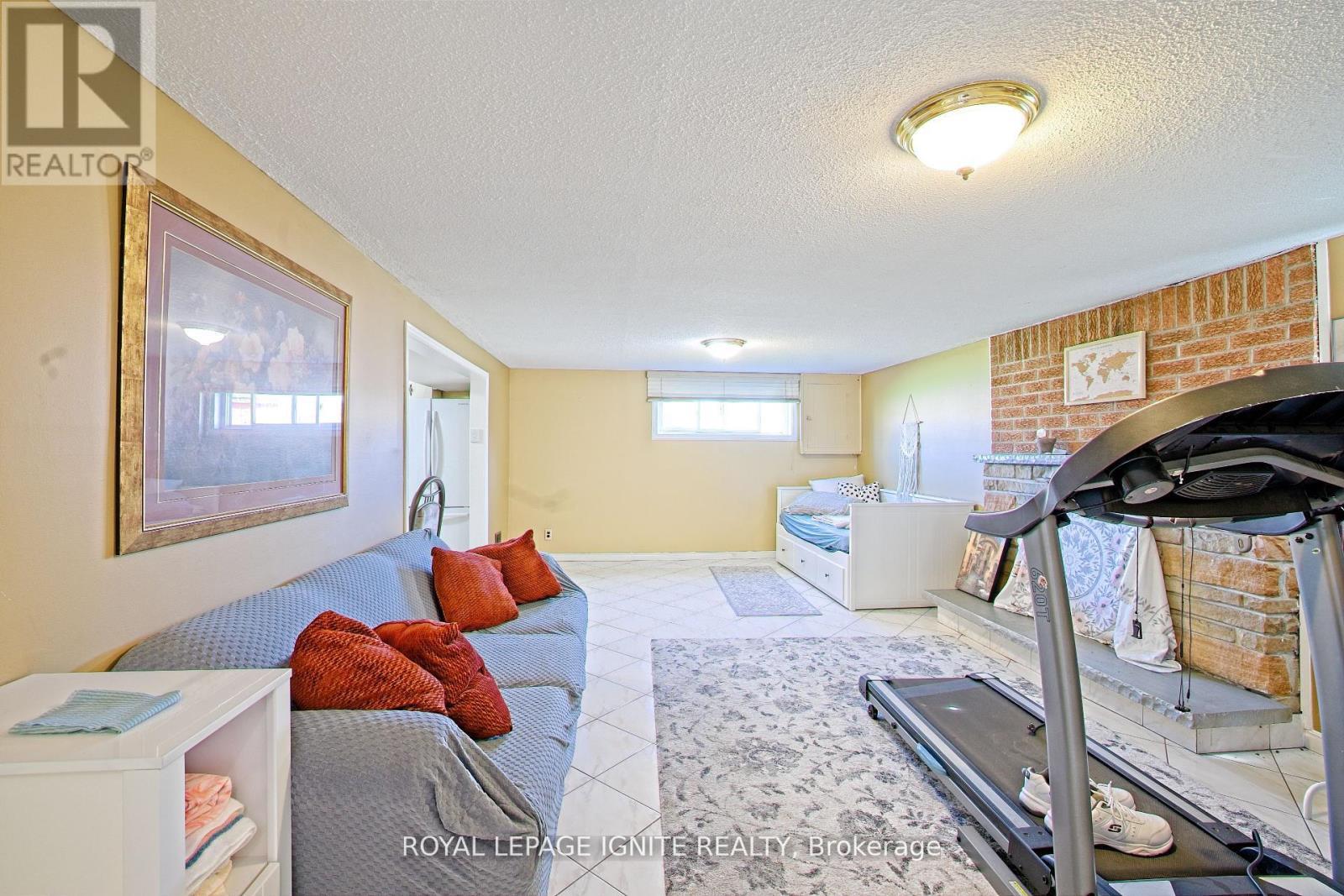 












3350 LEHIGH CRESCENT W

,
Mississauga,




Ontario
L4T1W8


