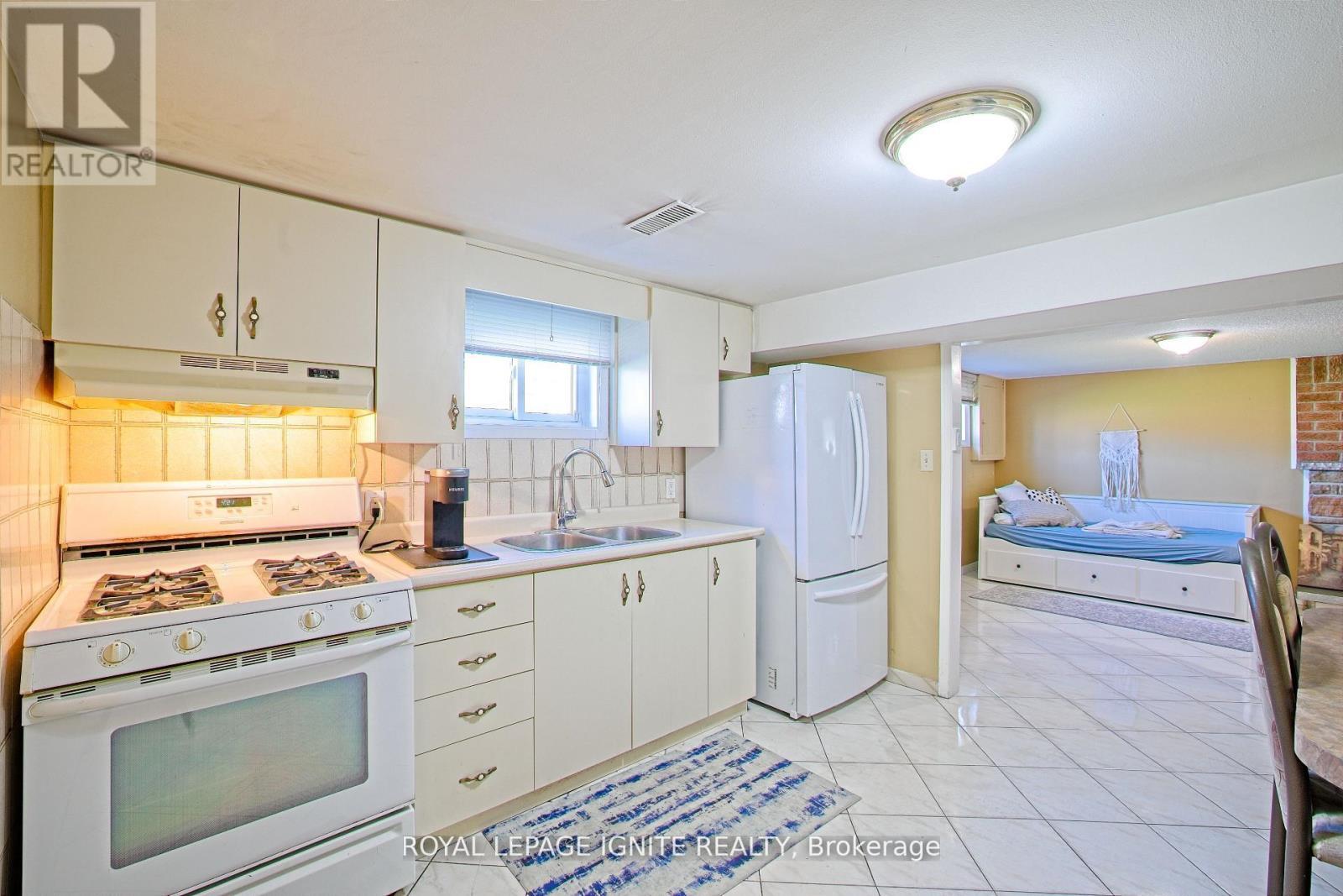 












3350 LEHIGH CRESCENT W

,
Mississauga,




Ontario
L4T1W8

