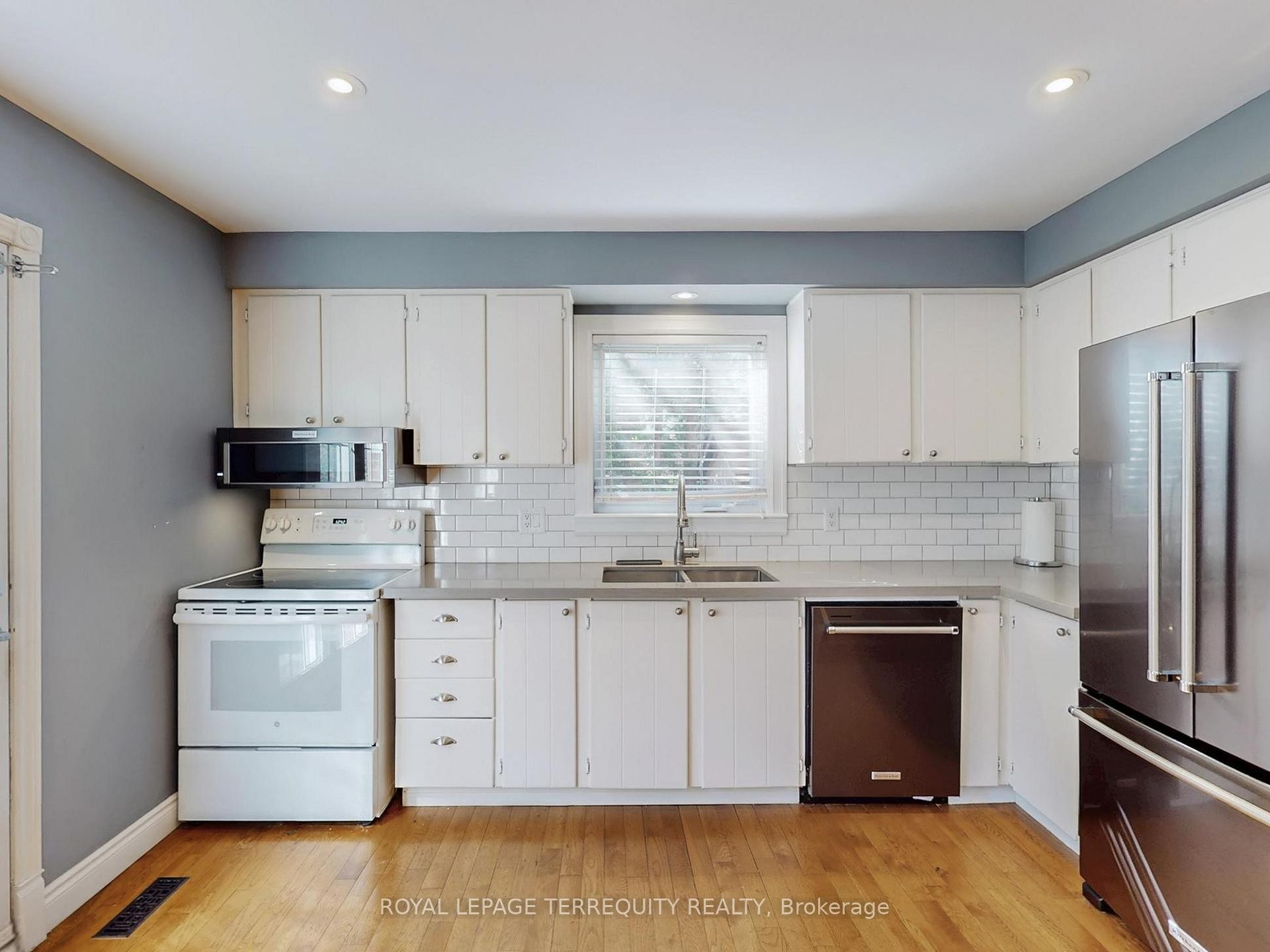 









623


Beaver

Court,
Milton,




ON
L9T 4A8

