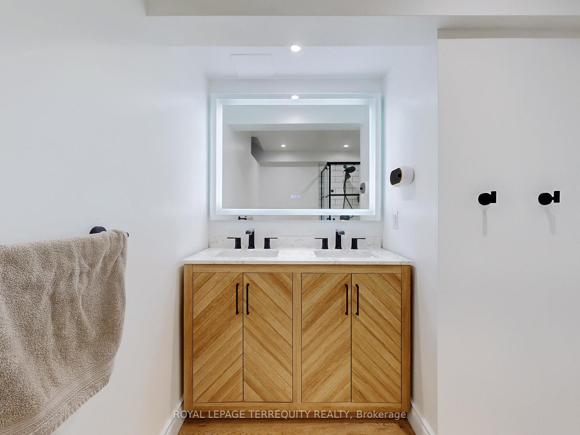 









623


Beaver

Court,
Milton,




ON
L9T 4A8

