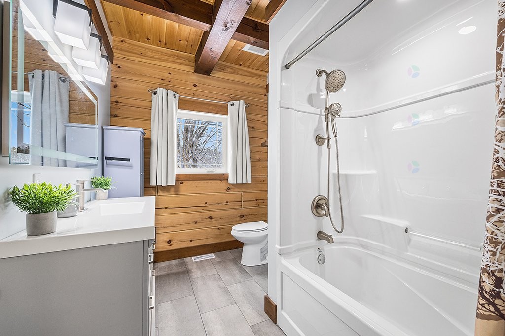 









10


Ch. des Outaouais

,
L'Île-du-Grand-Calumet,




QC
J0X1J0

