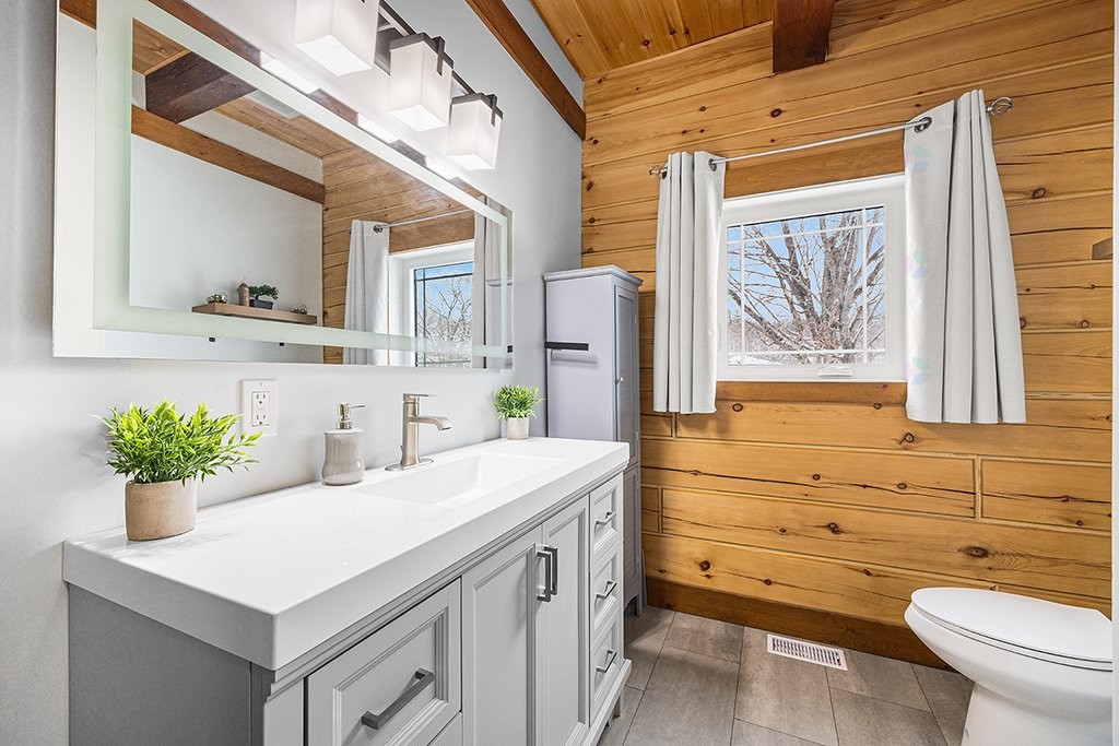 









10


Ch. des Outaouais

,
L'Île-du-Grand-Calumet,




QC
J0X1J0

