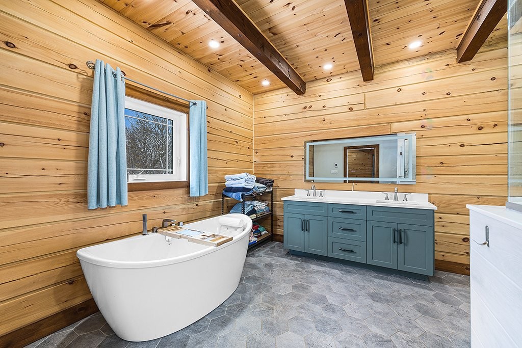 









10


Ch. des Outaouais

,
L'Île-du-Grand-Calumet,




QC
J0X1J0

