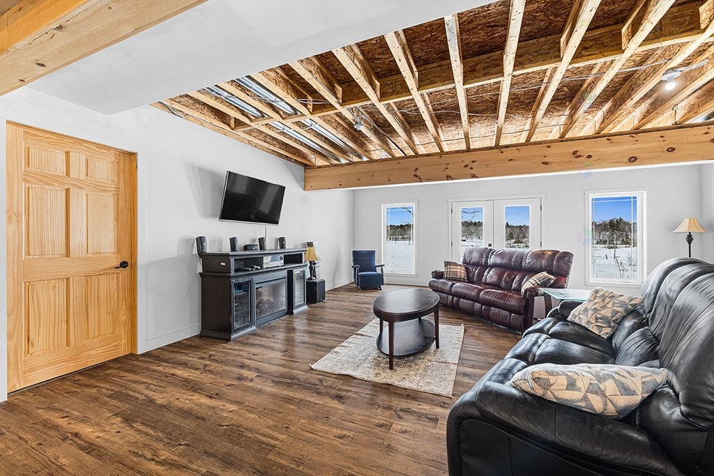 









10


Ch. des Outaouais

,
L'Île-du-Grand-Calumet,




QC
J0X1J0

