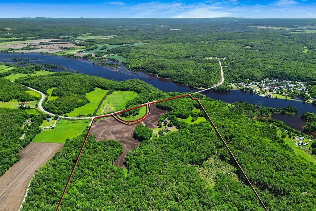 









10


Ch. des Outaouais

,
L'Île-du-Grand-Calumet,




QC
J0X1J0

