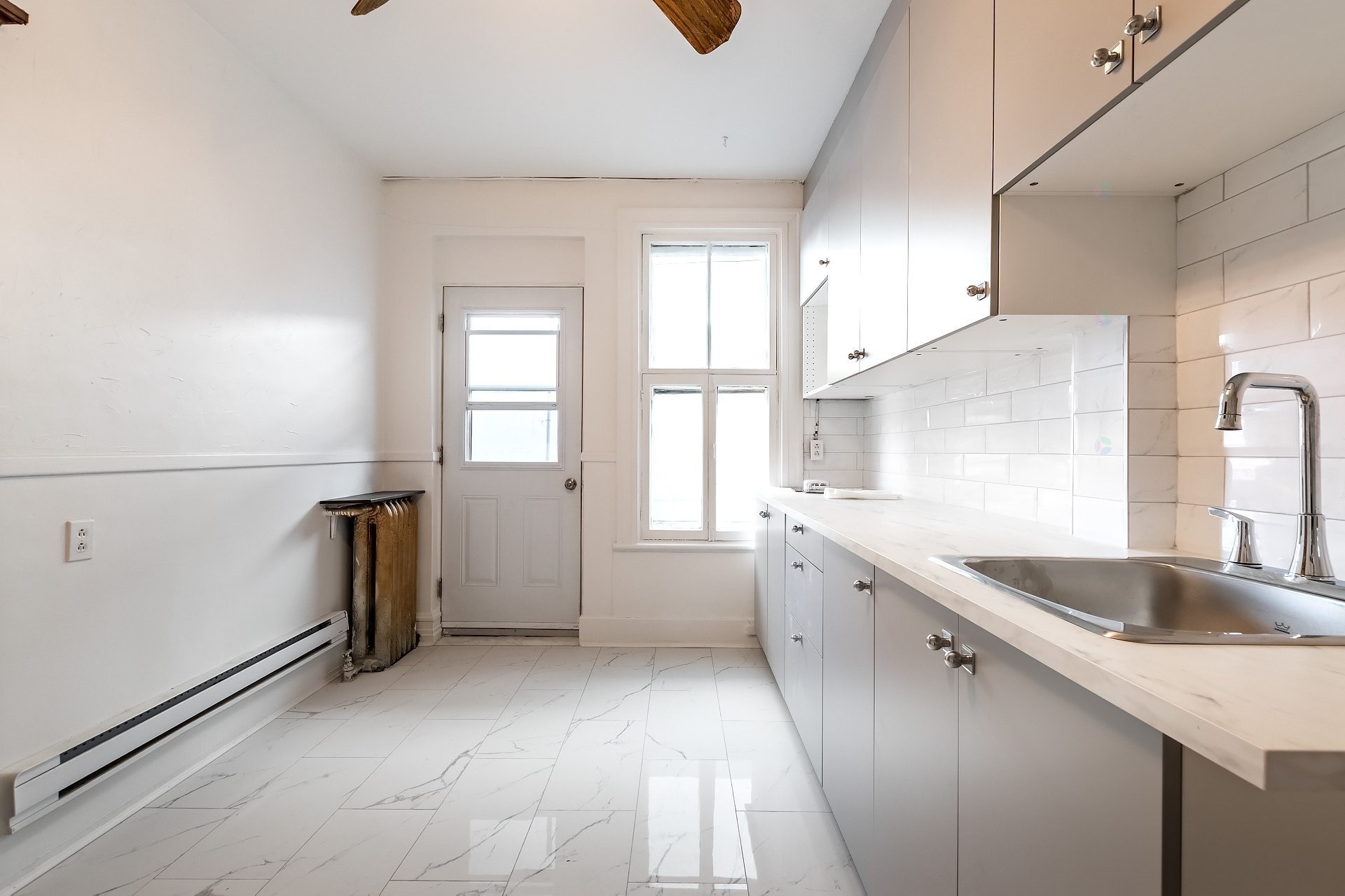 









7461


Av. De L'Épée

,
Montréal (Villeray/Saint-Michel/Parc-Extension),




QC
H3N2E4

