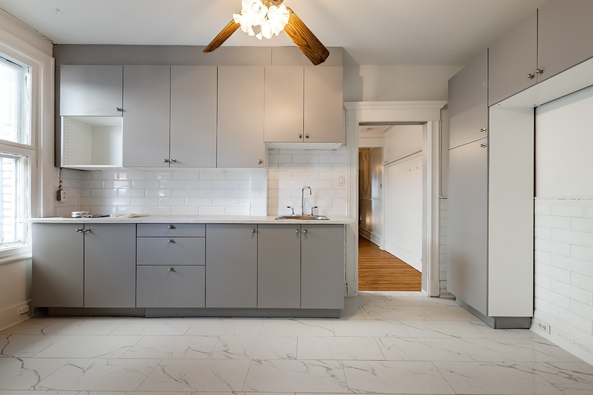 









7461


Av. De L'Épée

,
Montréal (Villeray/Saint-Michel/Parc-Extension),




QC
H3N2E4

