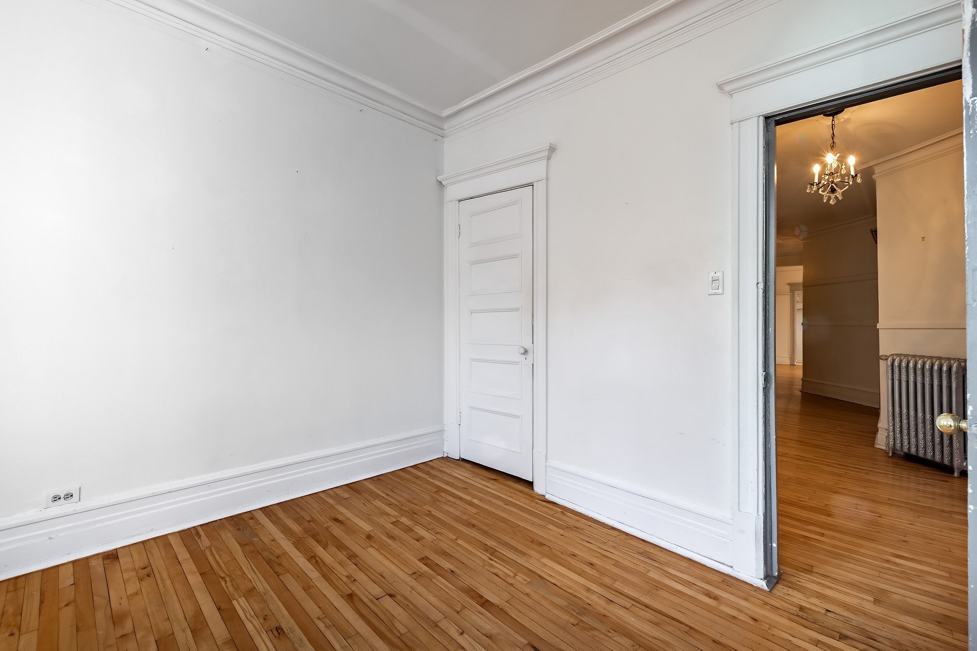 









7461


Av. De L'Épée

,
Montréal (Villeray/Saint-Michel/Parc-Extension),




QC
H3N2E4

