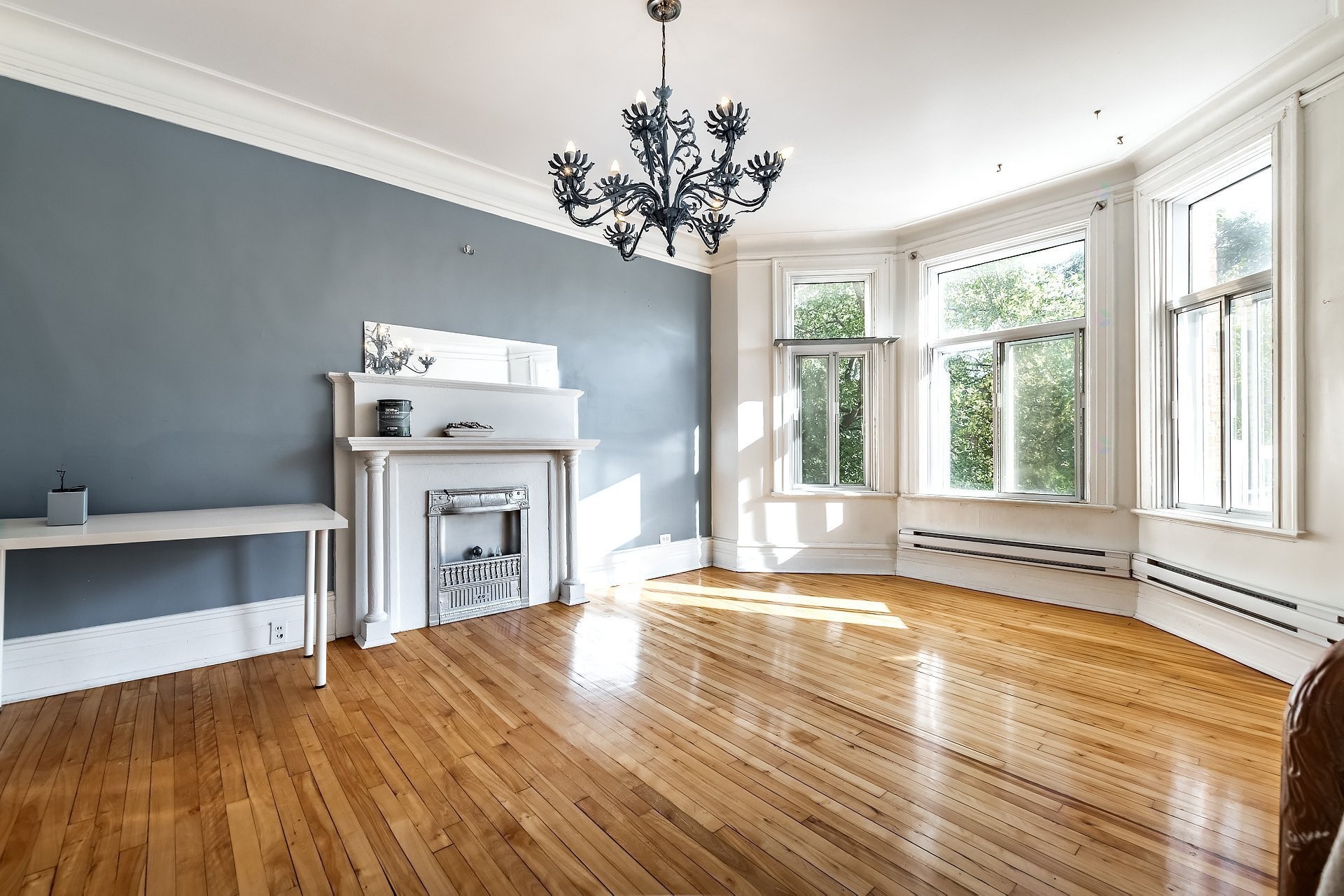 









7461


Av. De L'Épée

,
Montréal (Villeray/Saint-Michel/Parc-Extension),




QC
H3N2E4

