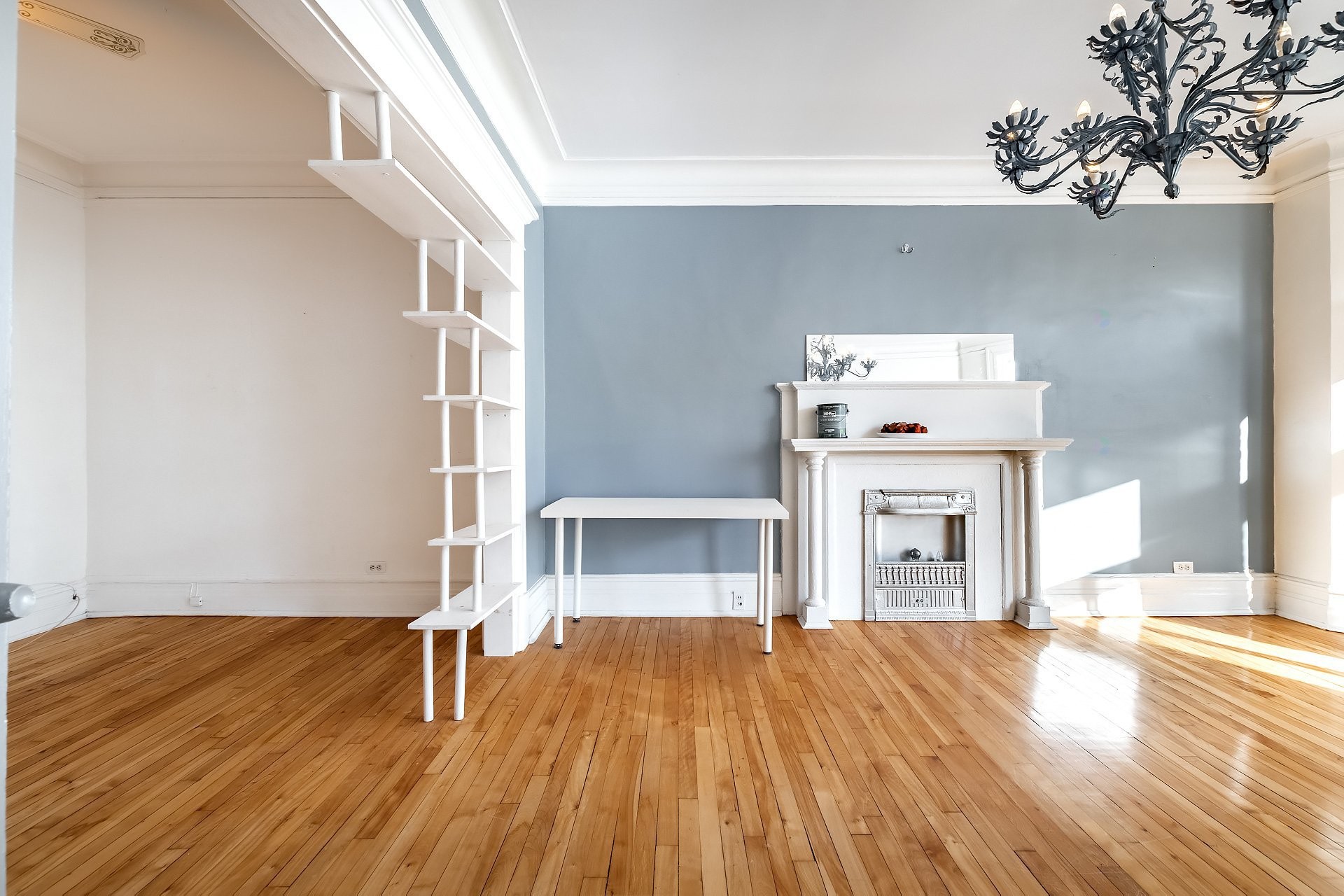 









7461


Av. De L'Épée

,
Montréal (Villeray/Saint-Michel/Parc-Extension),




QC
H3N2E4

