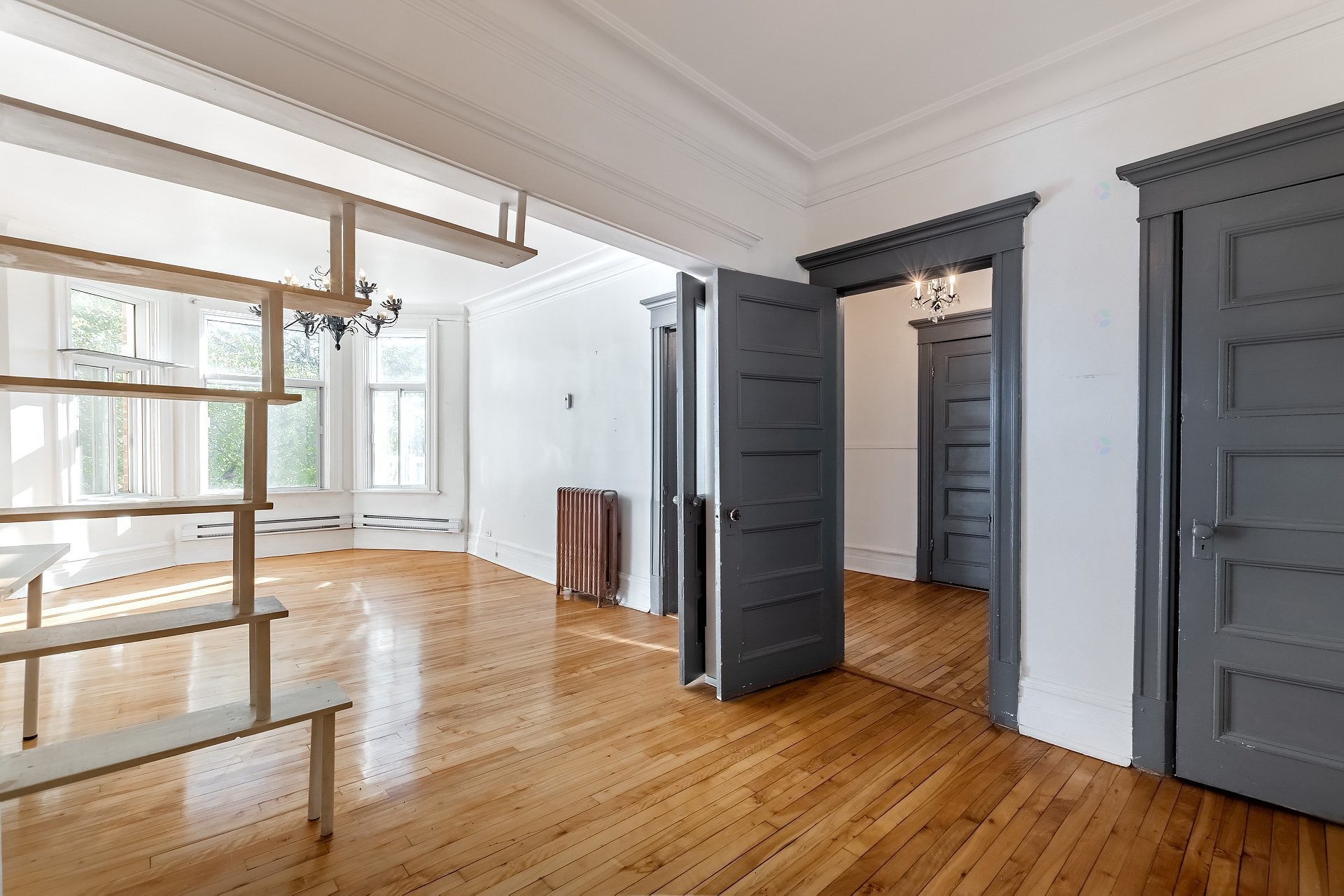 









7461


Av. De L'Épée

,
Montréal (Villeray/Saint-Michel/Parc-Extension),




QC
H3N2E4

