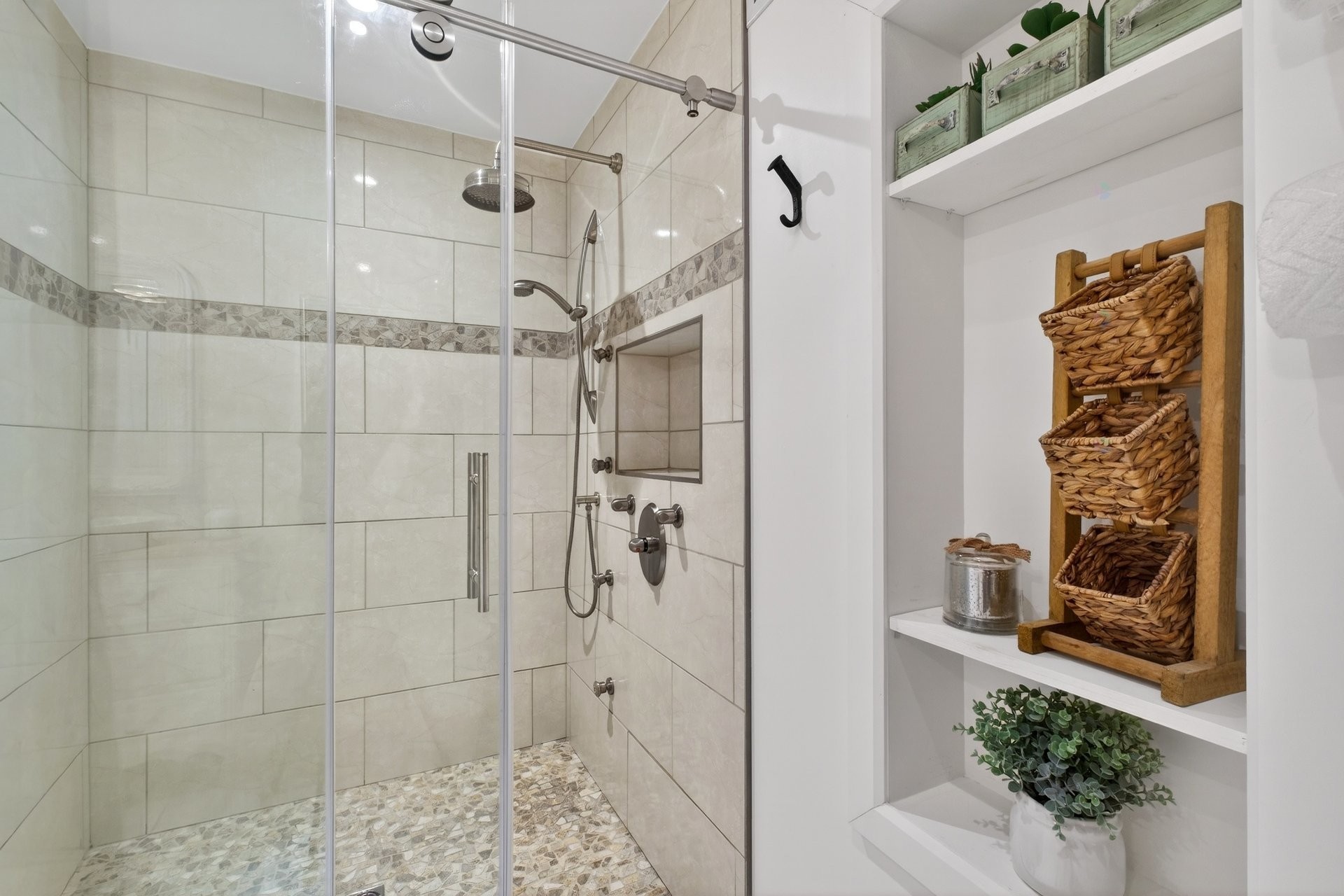 









435


Ch. du Domaine

,
Saint-Denis-de-Brompton,




QC
J0B2P0

