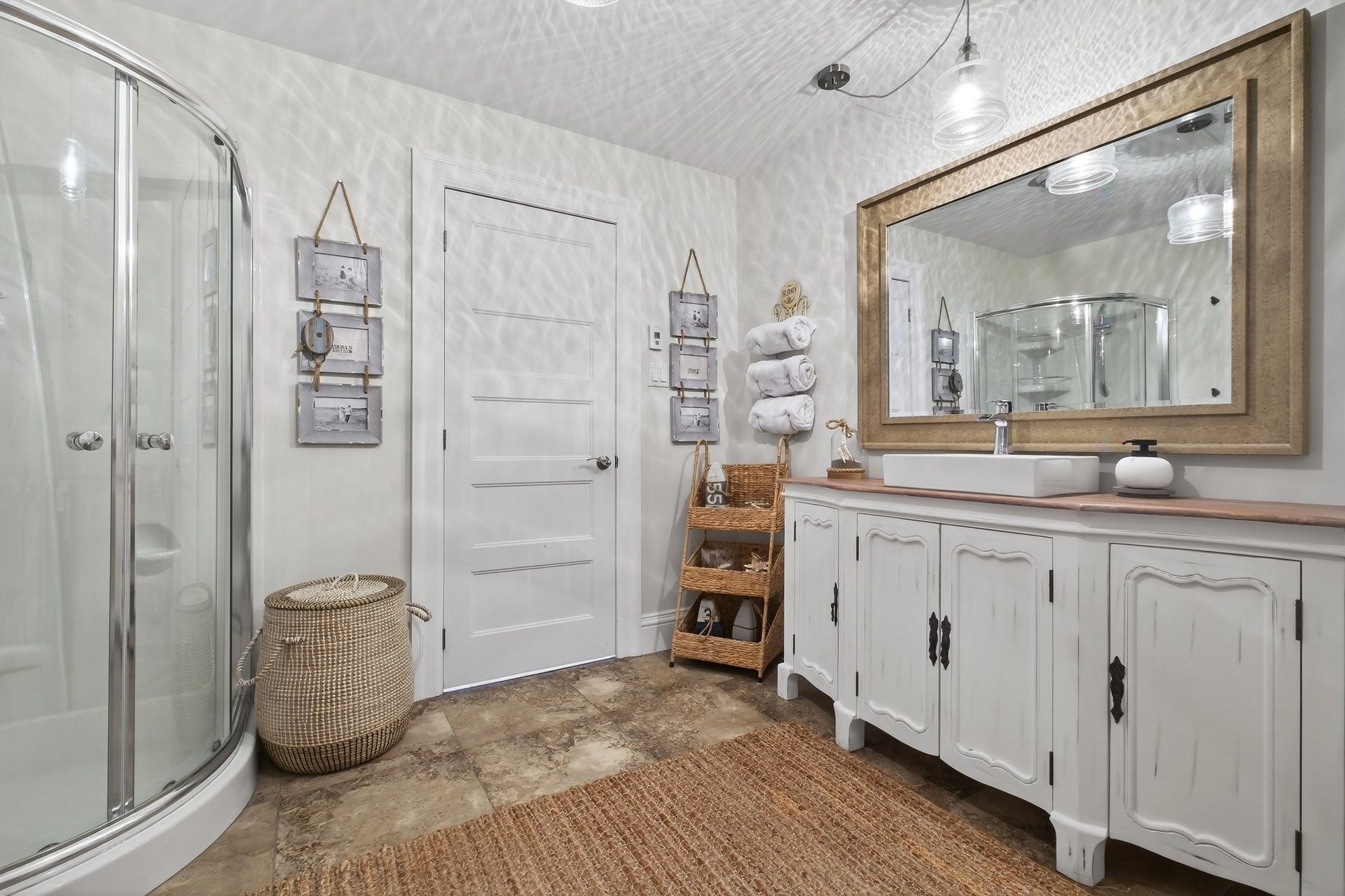 









435


Ch. du Domaine

,
Saint-Denis-de-Brompton,




QC
J0B2P0

