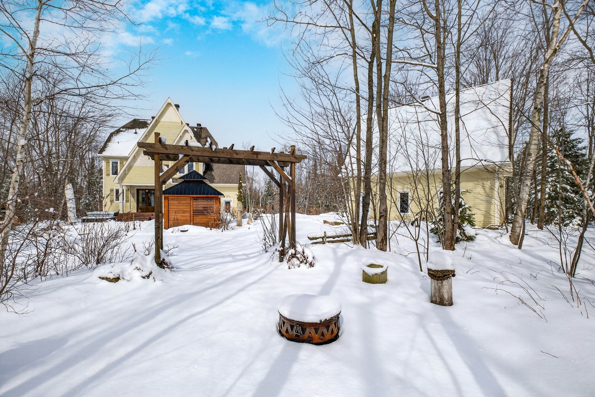 









435


Ch. du Domaine

,
Saint-Denis-de-Brompton,




QC
J0B2P0


