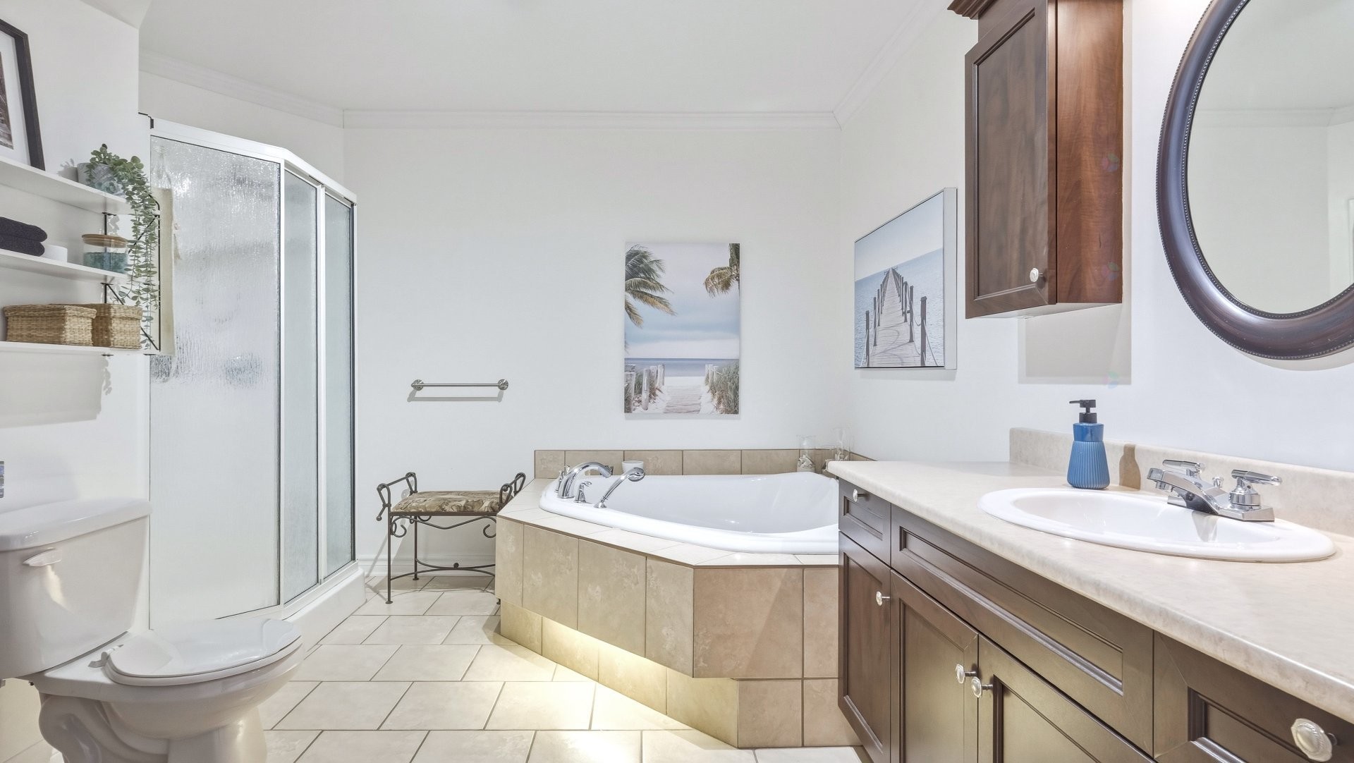 









288


Rg des Vingt

, 202,
Saint-Basile-le-Grand,




QC
J3N0A9

