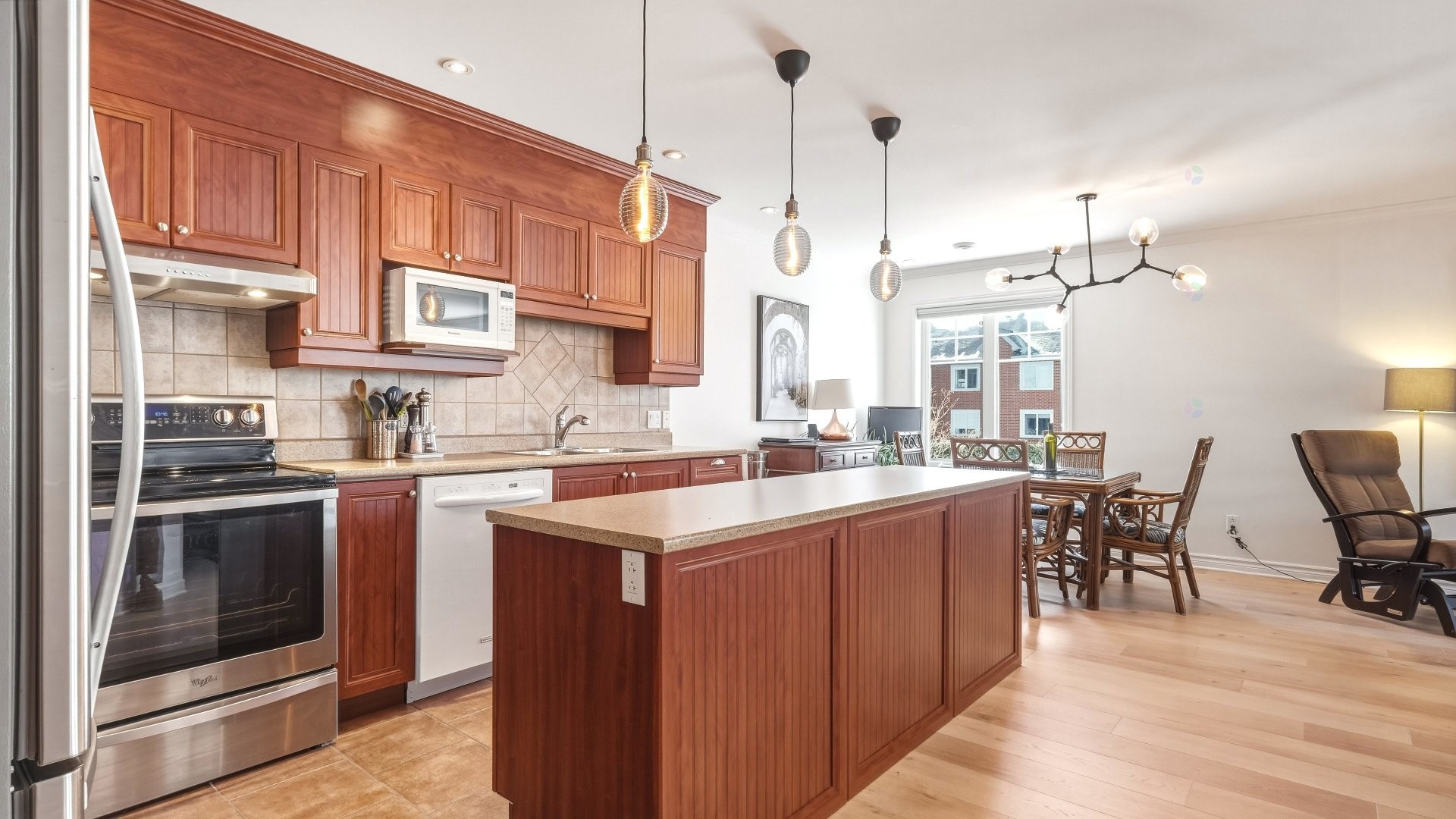









288


Rg des Vingt

, 202,
Saint-Basile-le-Grand,




QC
J3N0A9

