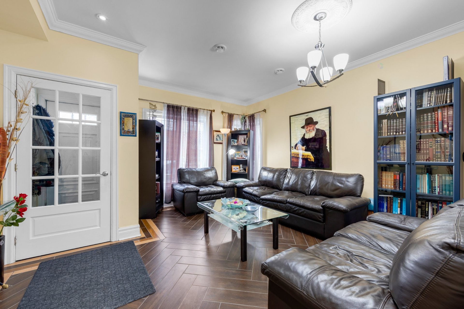 









6918

 - 6918A


Rue Lemieux

,
Montréal (Côte-des-Neiges/Notre-Dame-de-Grâce),




QC
H3W2V9

