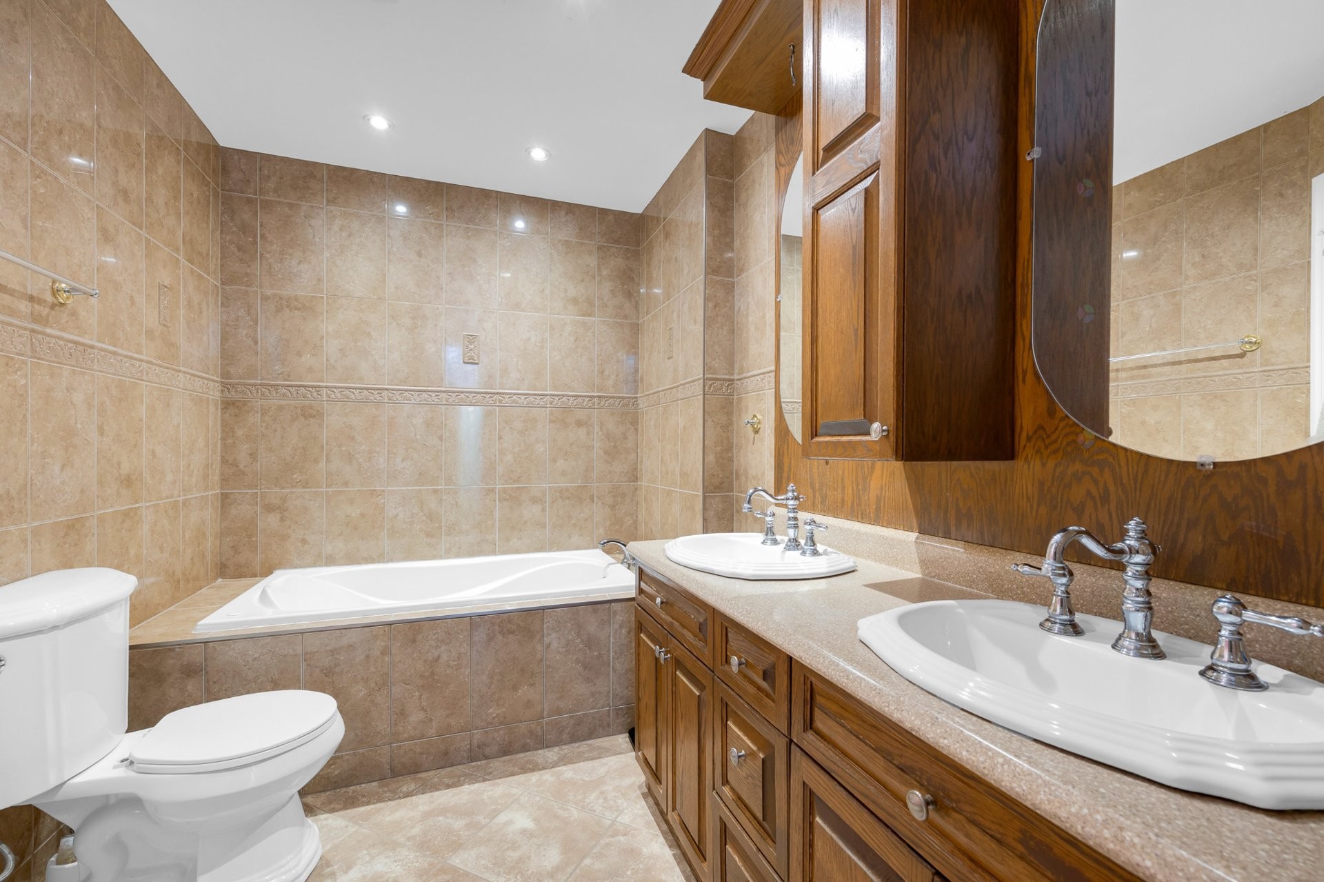 









6918

 - 6918A


Rue Lemieux

,
Montréal (Côte-des-Neiges/Notre-Dame-de-Grâce),




QC
H3W2V9

