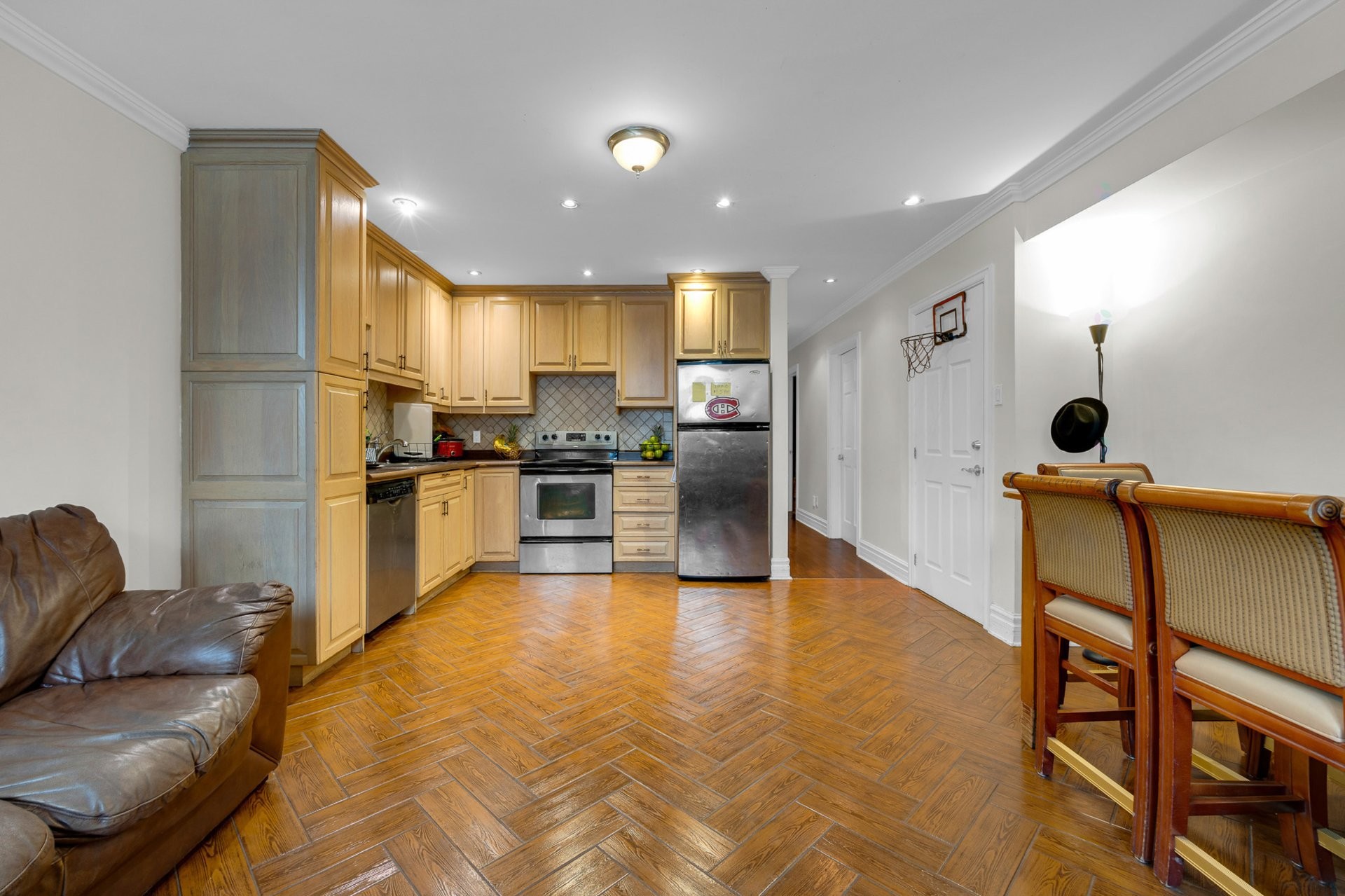 









6918

 - 6918A


Rue Lemieux

,
Montréal (Côte-des-Neiges/Notre-Dame-de-Grâce),




QC
H3W2V9

