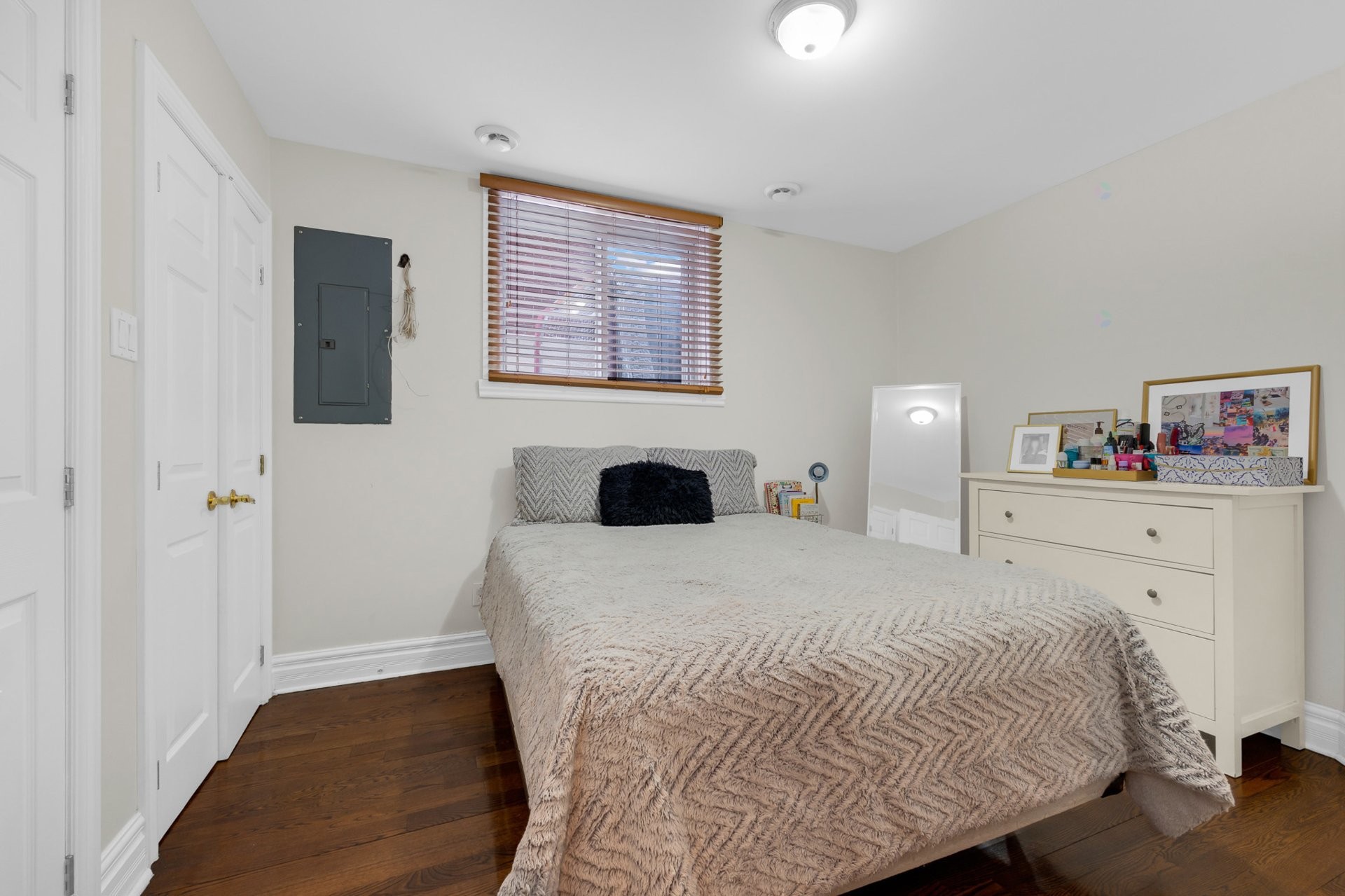 









6918

 - 6918A


Rue Lemieux

,
Montréal (Côte-des-Neiges/Notre-Dame-de-Grâce),




QC
H3W2V9

