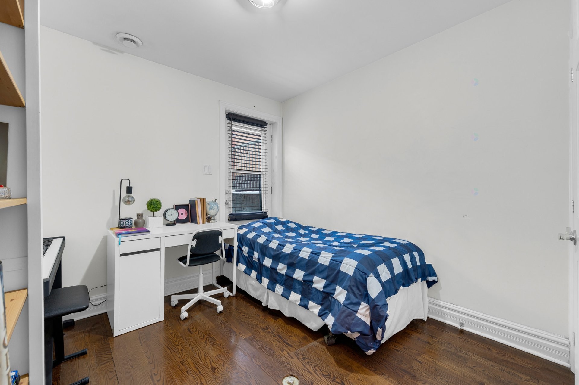 









6918

 - 6918A


Rue Lemieux

,
Montréal (Côte-des-Neiges/Notre-Dame-de-Grâce),




QC
H3W2V9

