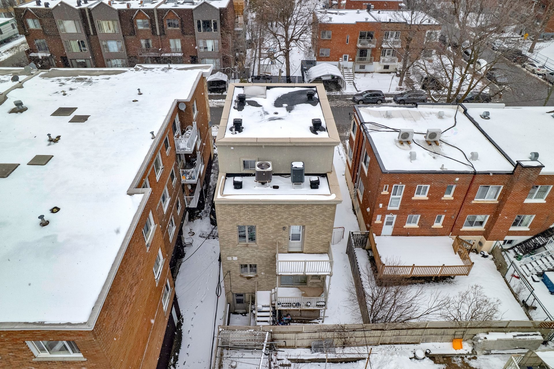 









6918

 - 6918A


Rue Lemieux

,
Montréal (Côte-des-Neiges/Notre-Dame-de-Grâce),




QC
H3W2V9

