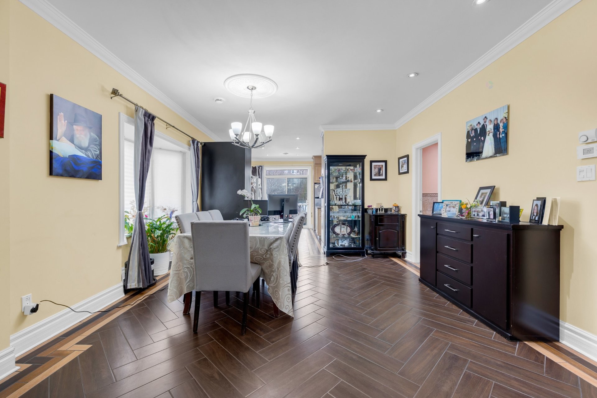 









6918

 - 6918A


Rue Lemieux

,
Montréal (Côte-des-Neiges/Notre-Dame-de-Grâce),




QC
H3W2V9

