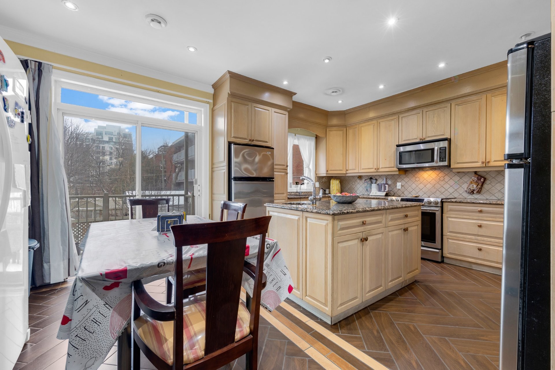 









6918

 - 6918A


Rue Lemieux

,
Montréal (Côte-des-Neiges/Notre-Dame-de-Grâce),




QC
H3W2V9


