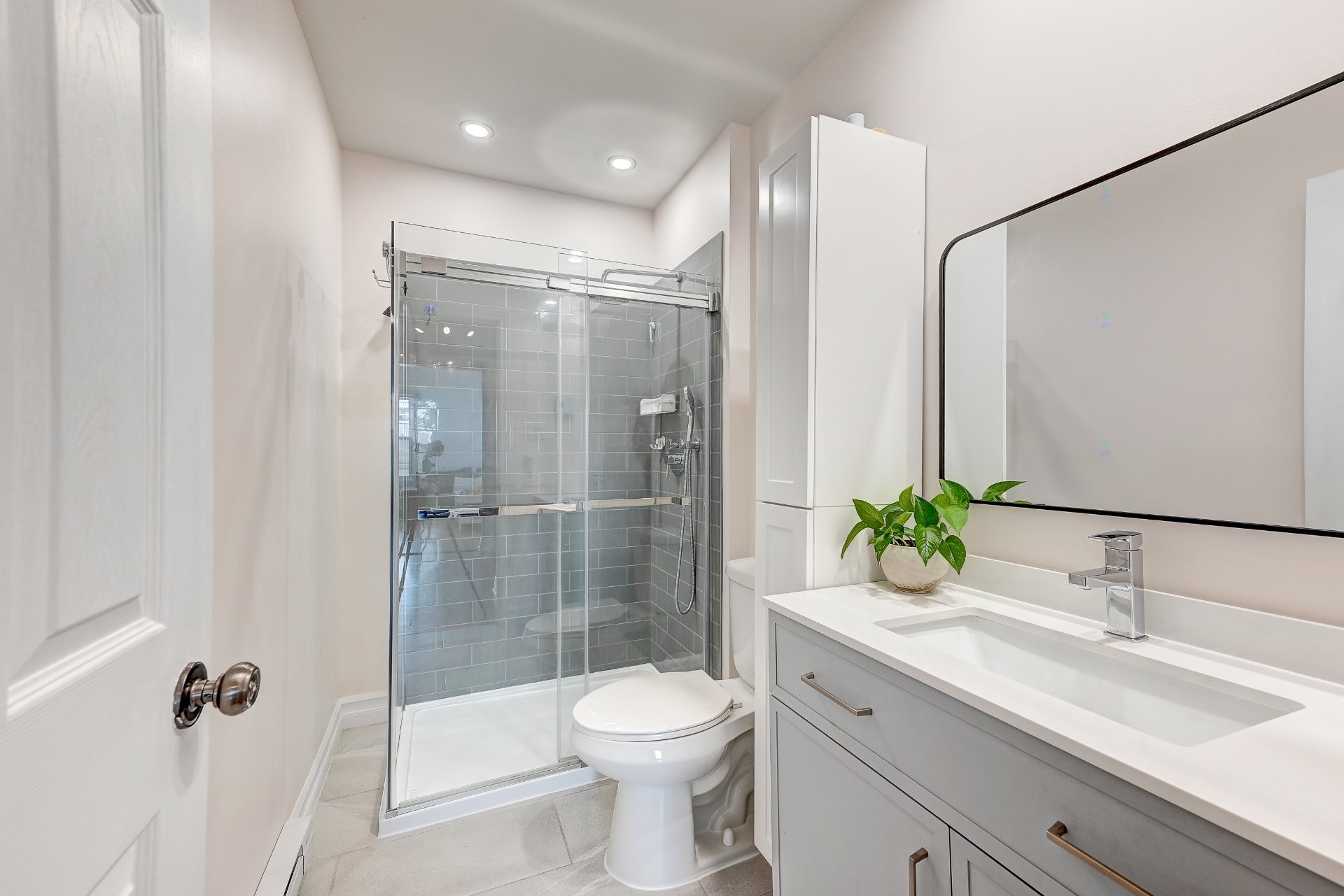 









790


Rue Dufferin

,
Granby,




QC
J2H3G9

