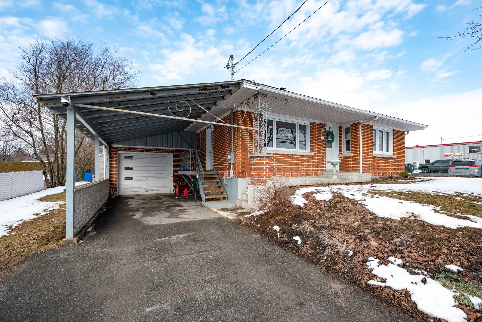 









790


Rue Dufferin

,
Granby,




QC
J2H3G9

