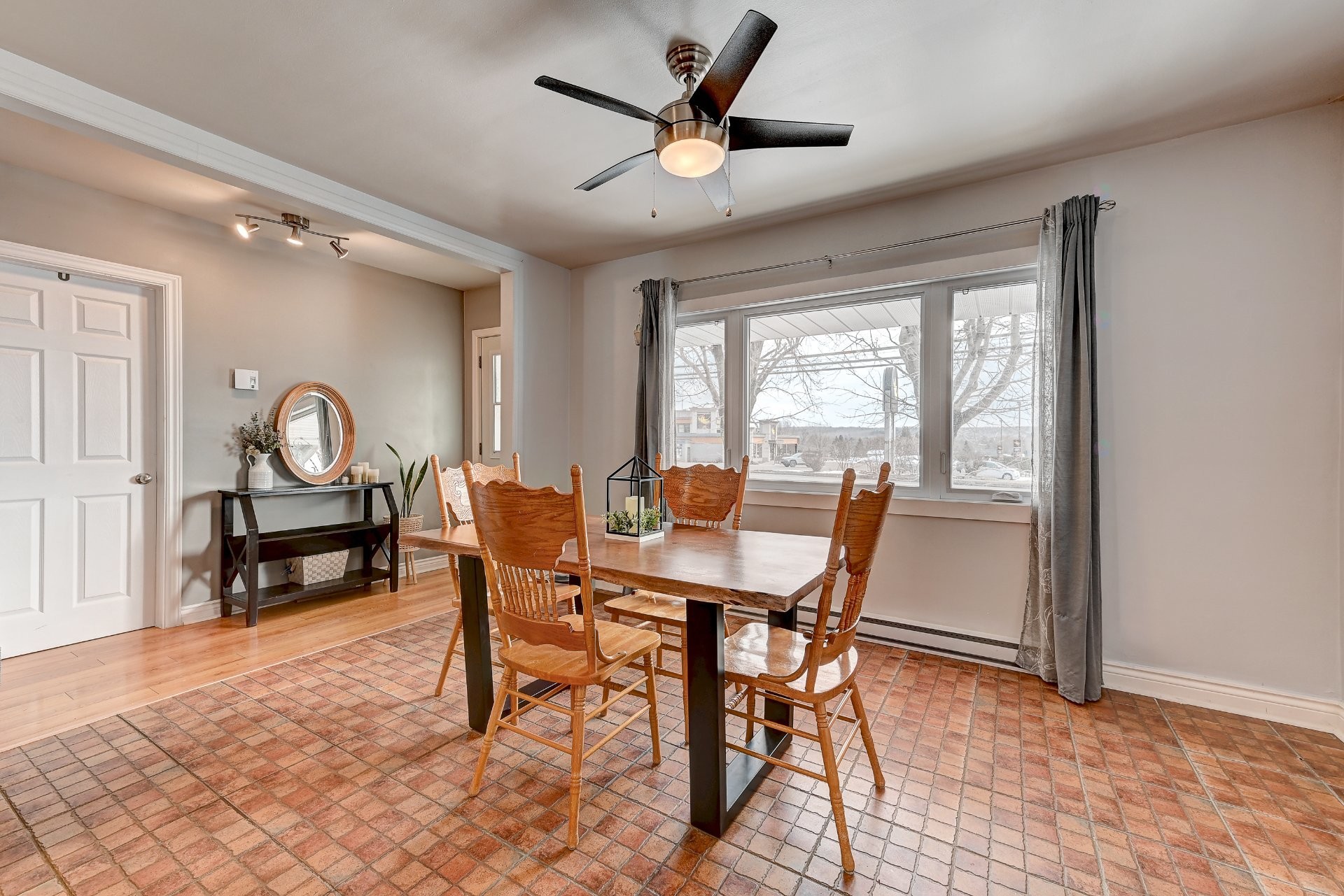 









790


Rue Dufferin

,
Granby,




QC
J2H3G9

