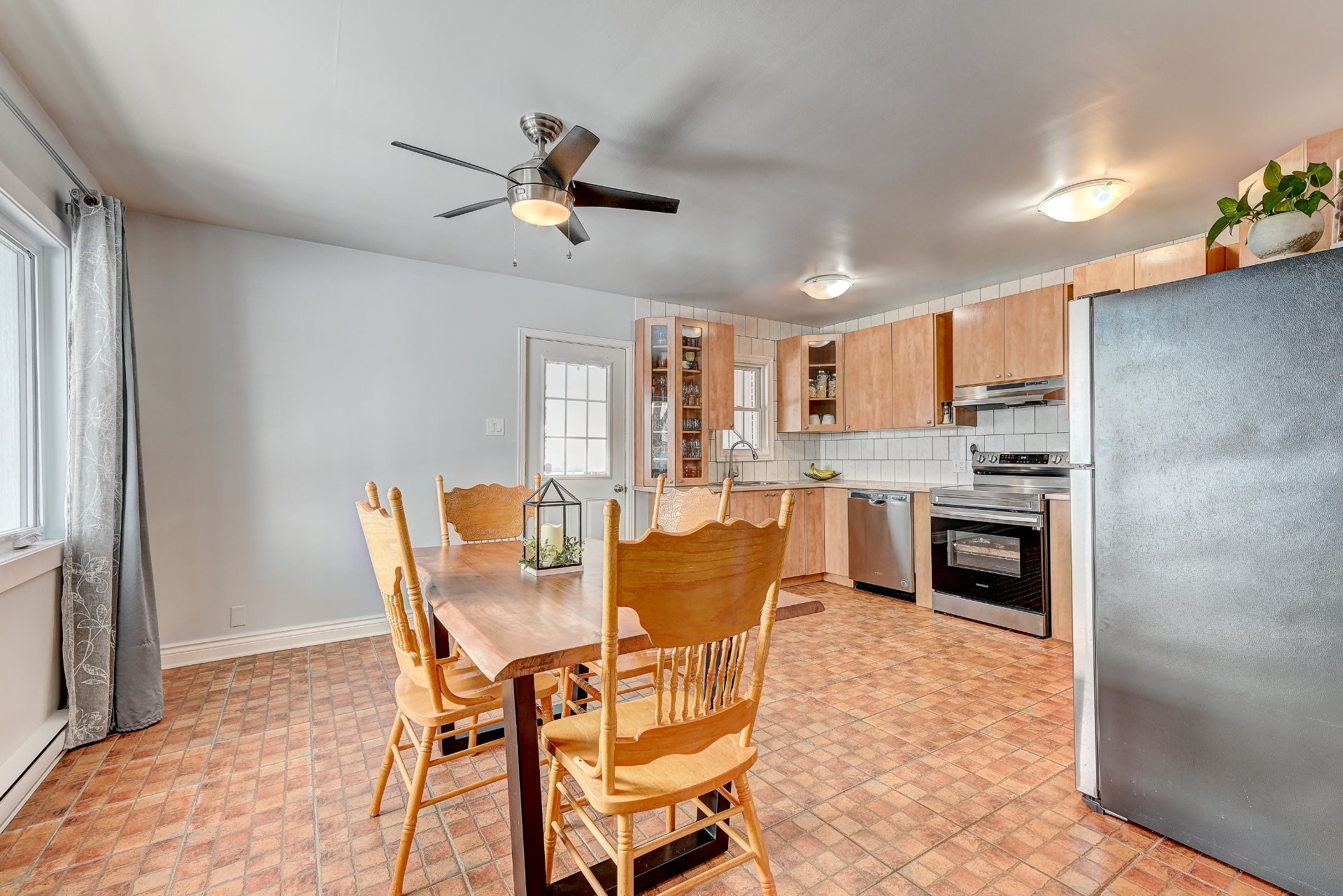 









790


Rue Dufferin

,
Granby,




QC
J2H3G9

