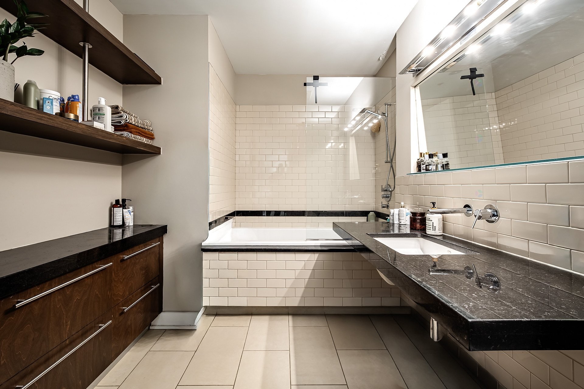 









1625


Rue Clark

, 509,
Montréal (Ville-Marie),




QC
H2X2R4

