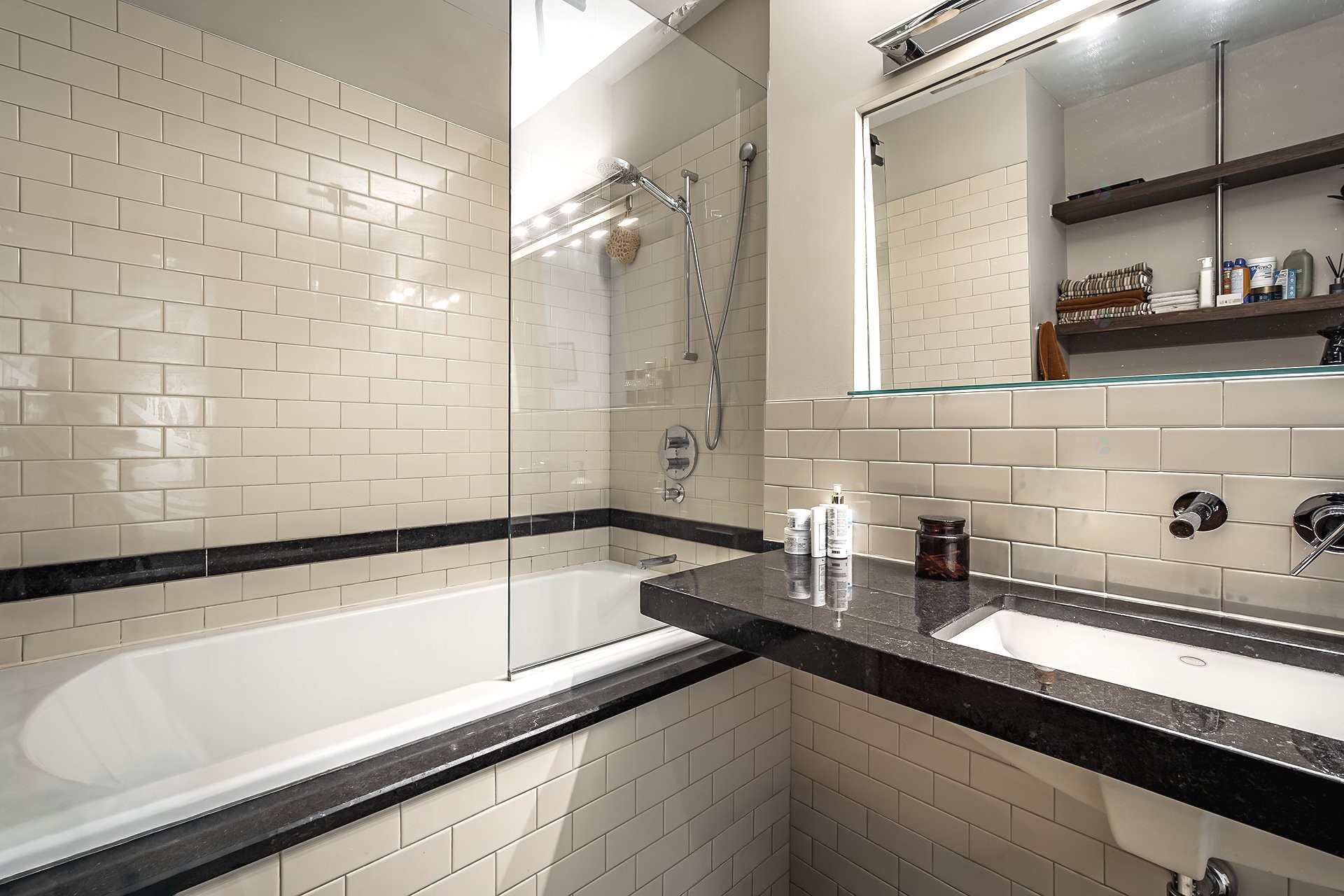 









1625


Rue Clark

, 509,
Montréal (Ville-Marie),




QC
H2X2R4

