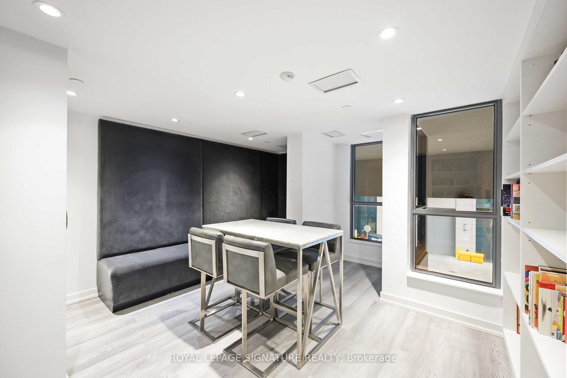 









31


Tippett

Road, 332,
Toronto,




ON
M3H 0C8

