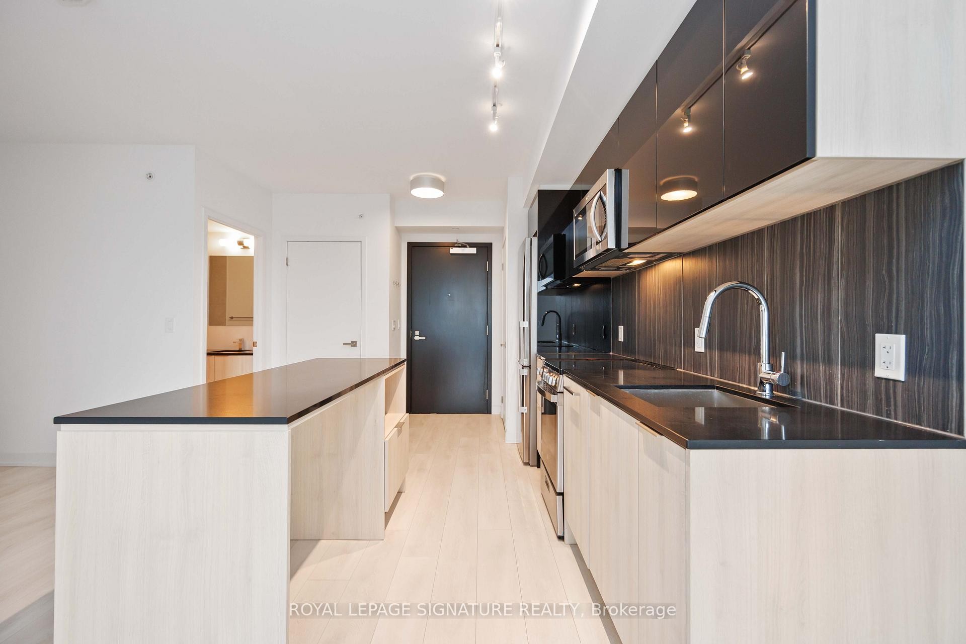 









31


Tippett

Road, 332,
Toronto,




ON
M3H 0C8

