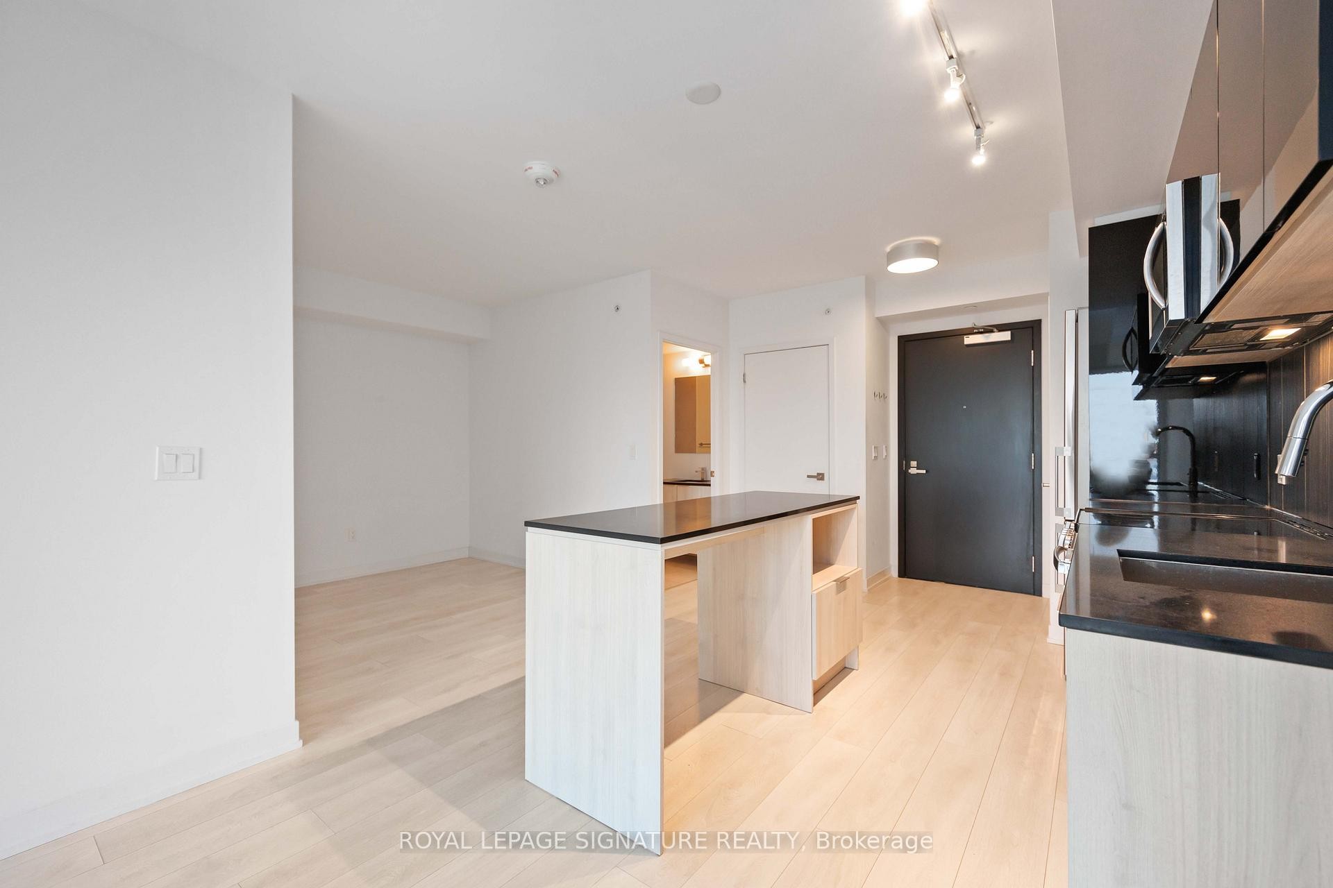 









31


Tippett

Road, 332,
Toronto,




ON
M3H 0C8

